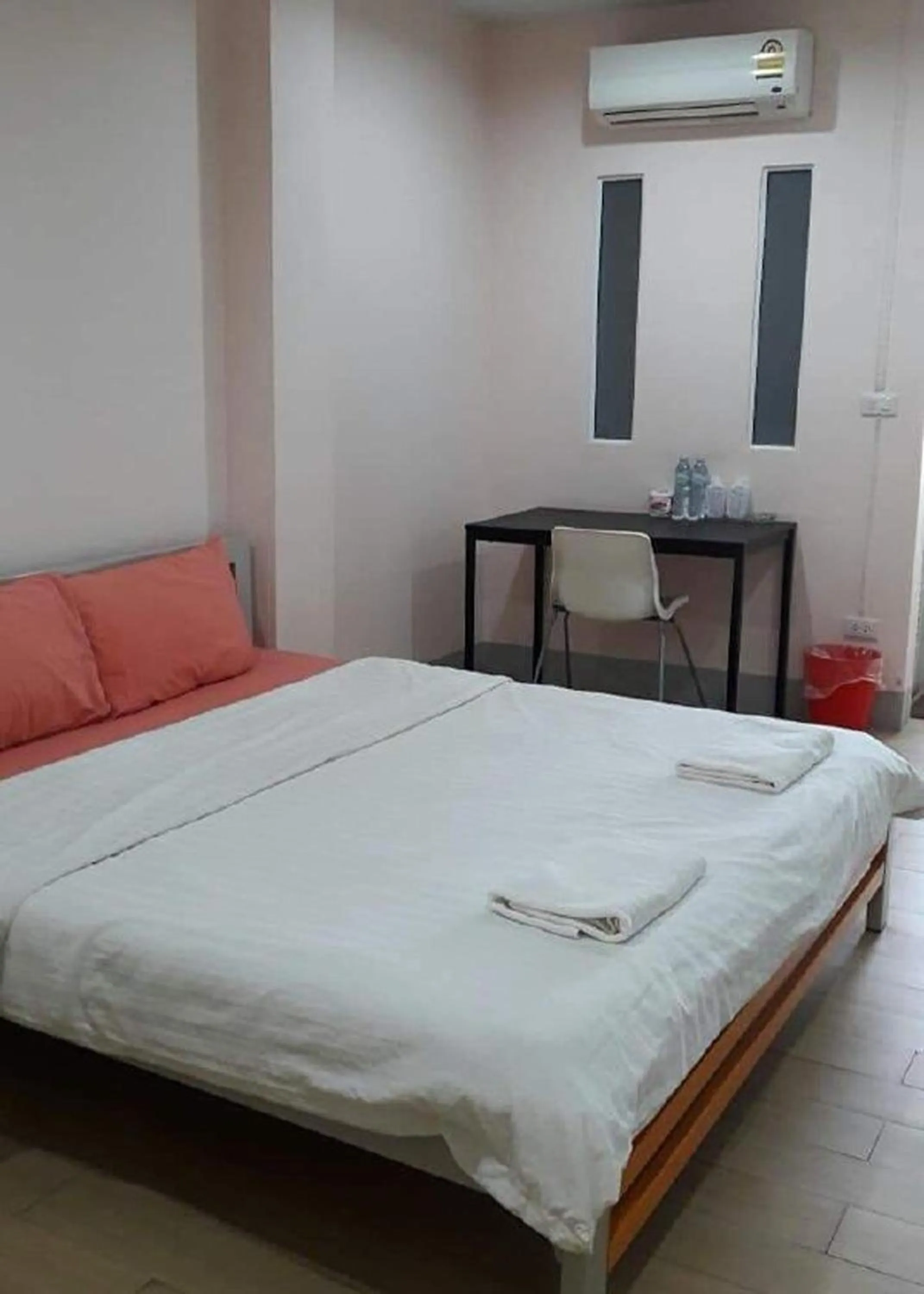 Bed in Chawalee Place