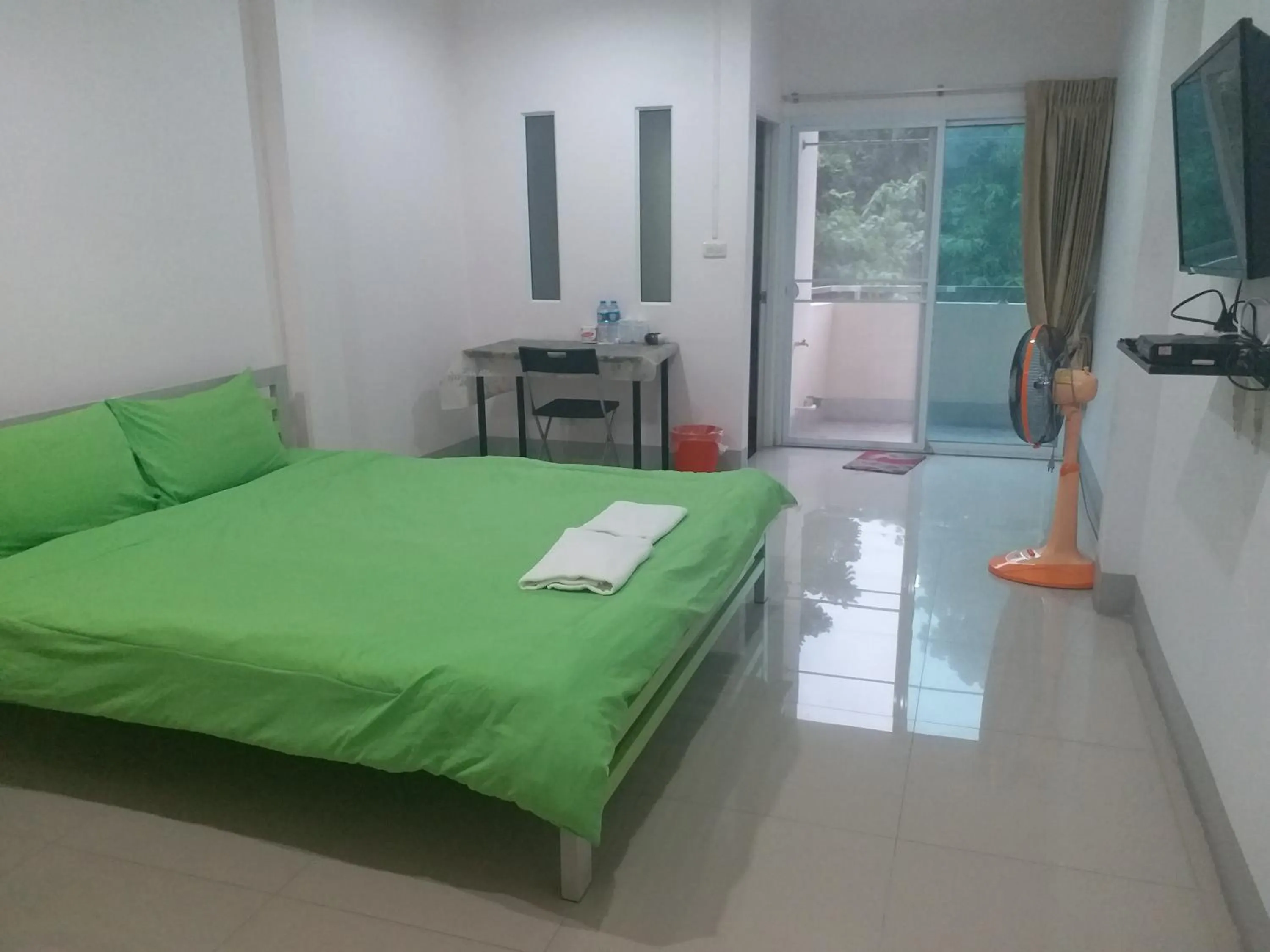 Bedroom, Bed in Chawalee Place