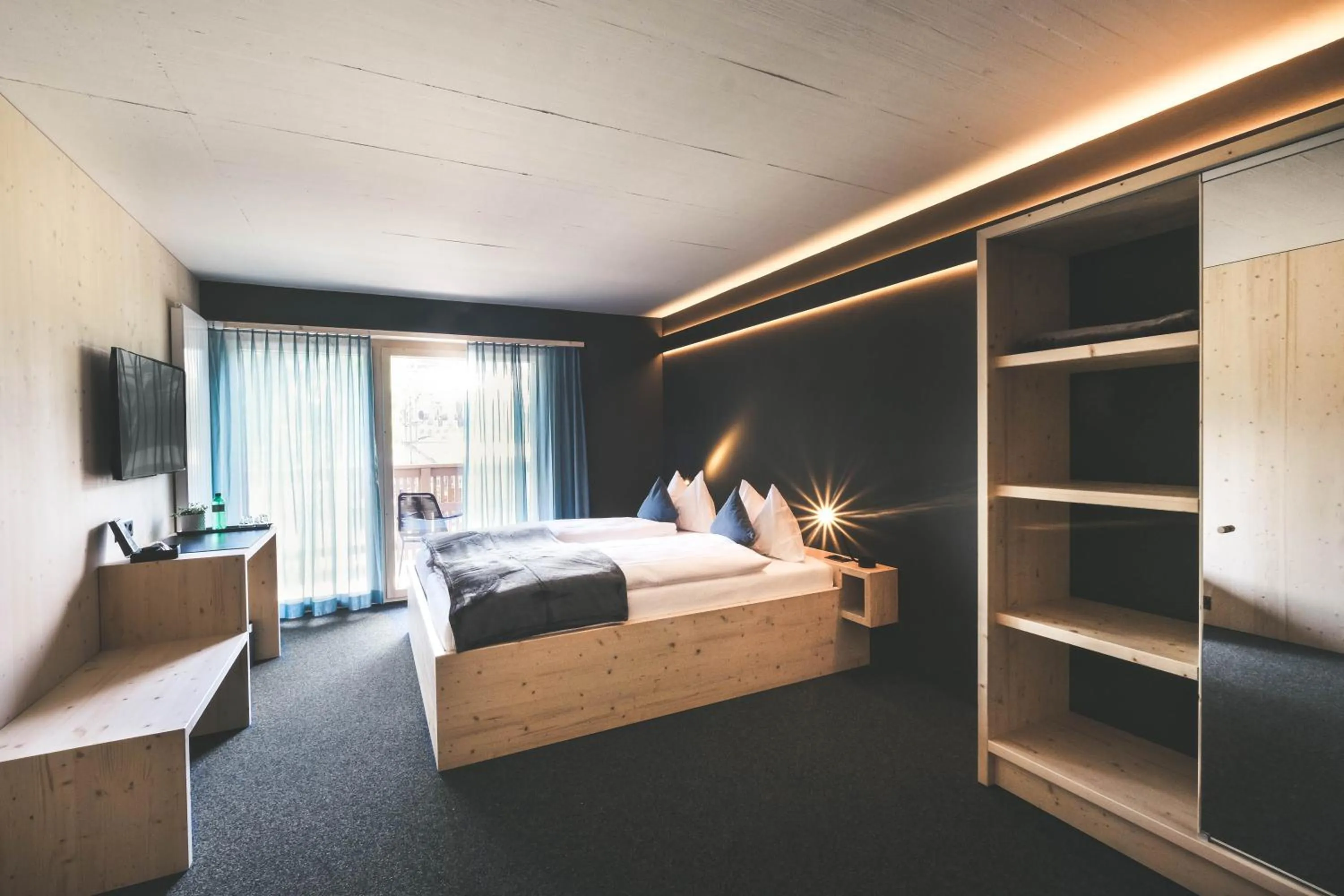 Bedroom, Bed in Frutigresort