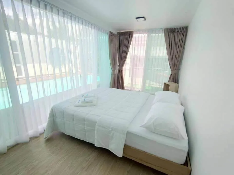 Bed in Pool Villa Banana House Pai