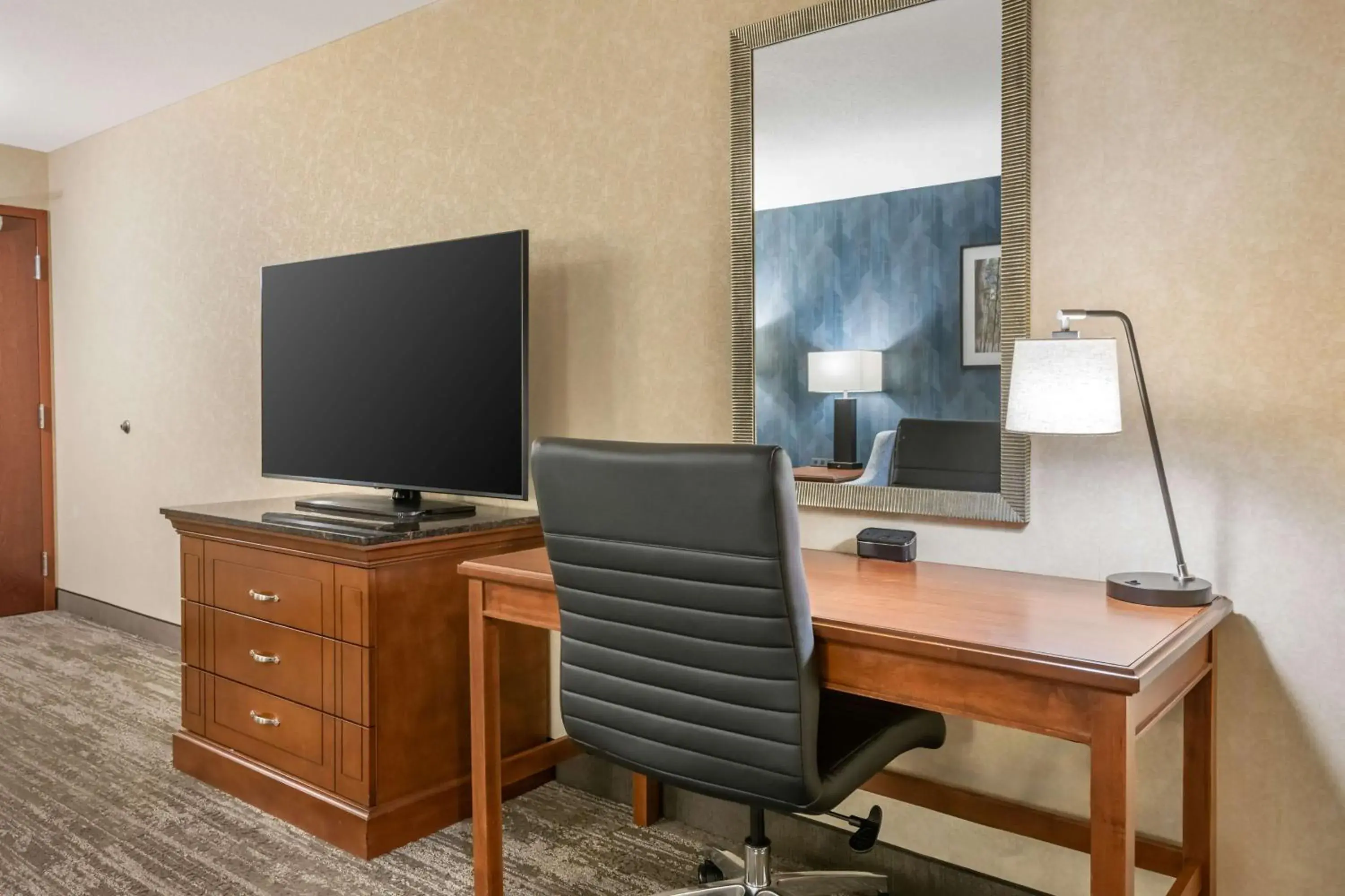 King Suite with Sofa Bed in Drury Inn & Suites Valdosta King Suite with Sofa Bed in Drury Inn & Suites Valdosta