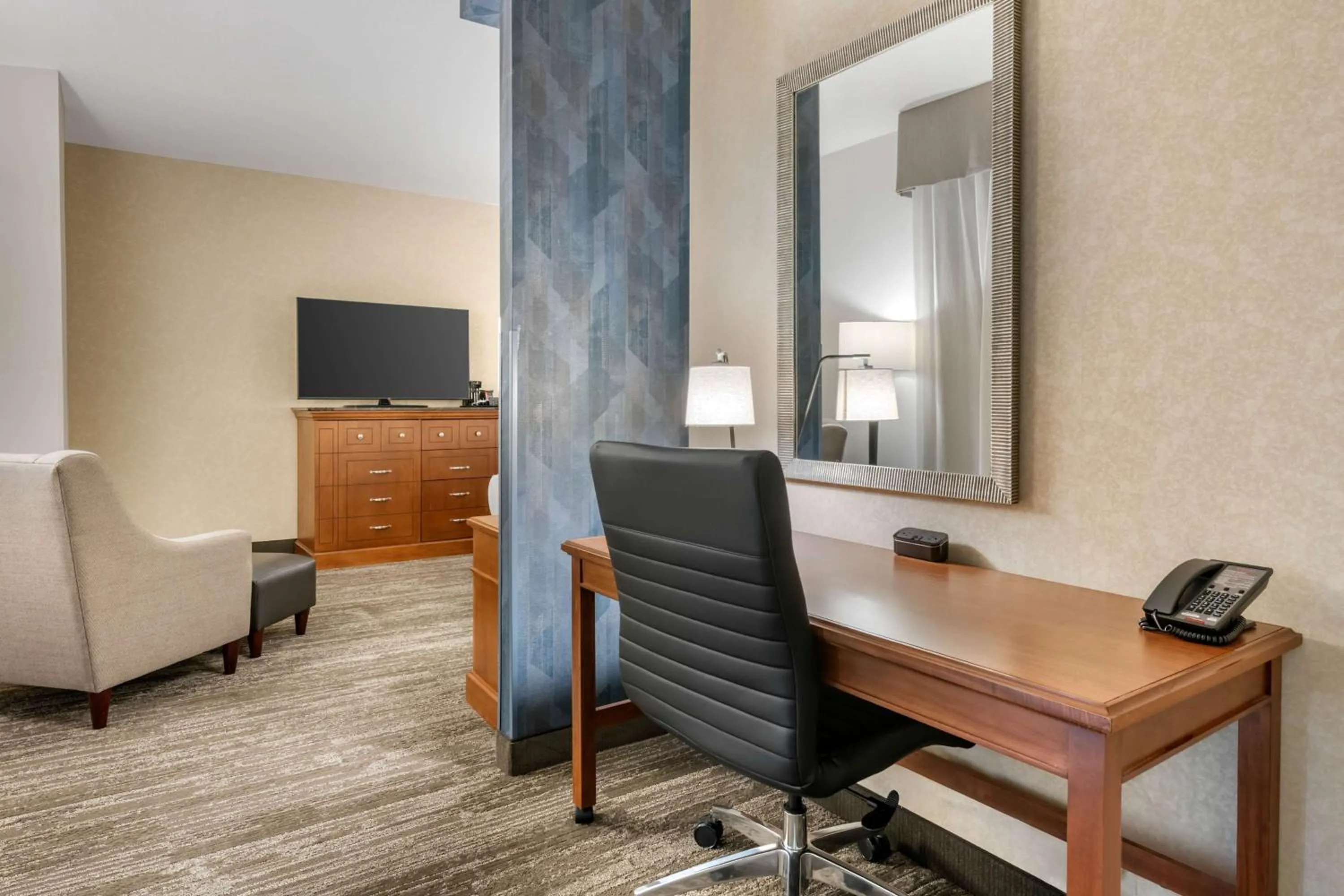 Bedroom in Drury Plaza Hotel Valdosta