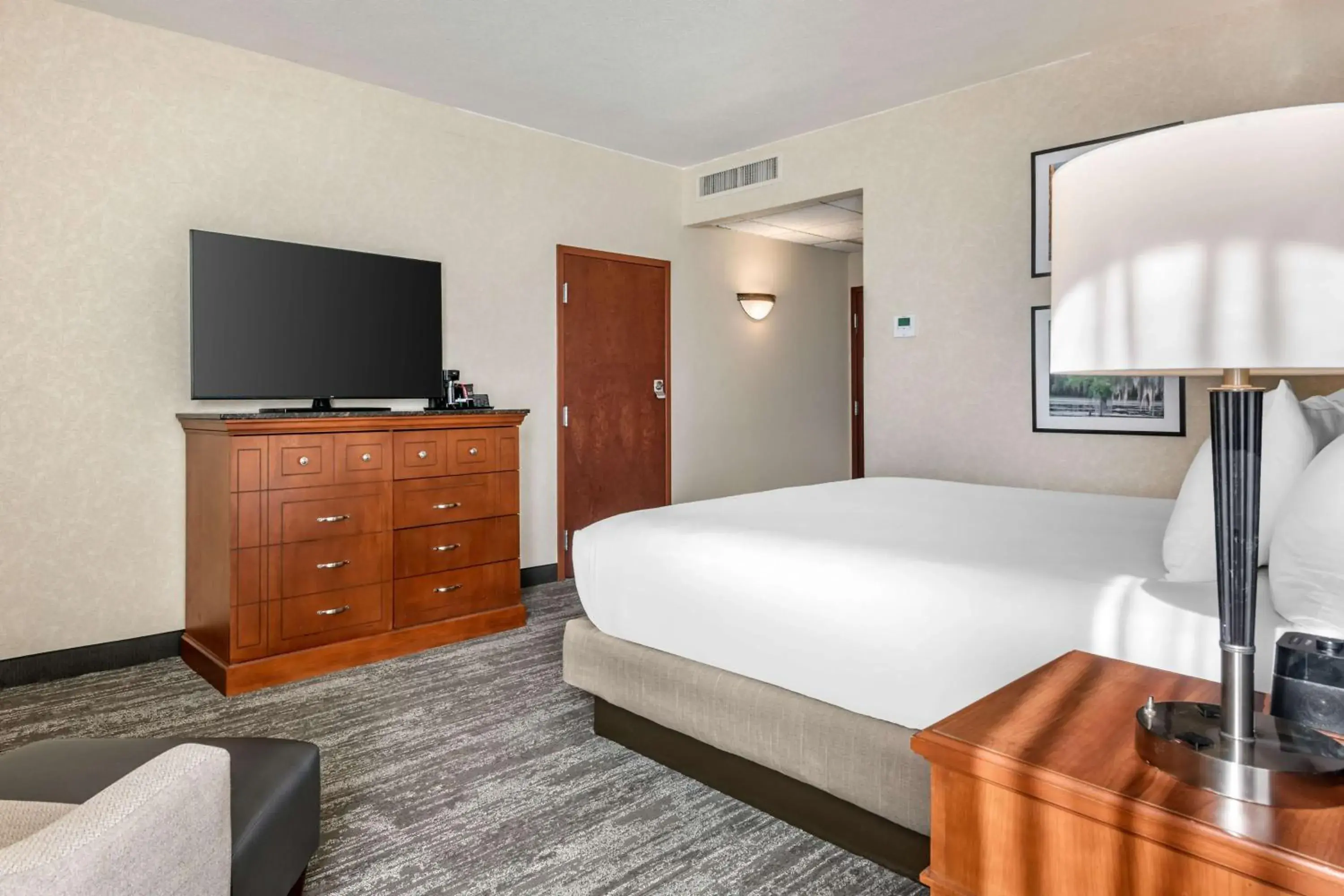 Deluxe King Room in Drury Inn & Suites Valdosta Deluxe King Room in Drury Inn & Suites Valdosta