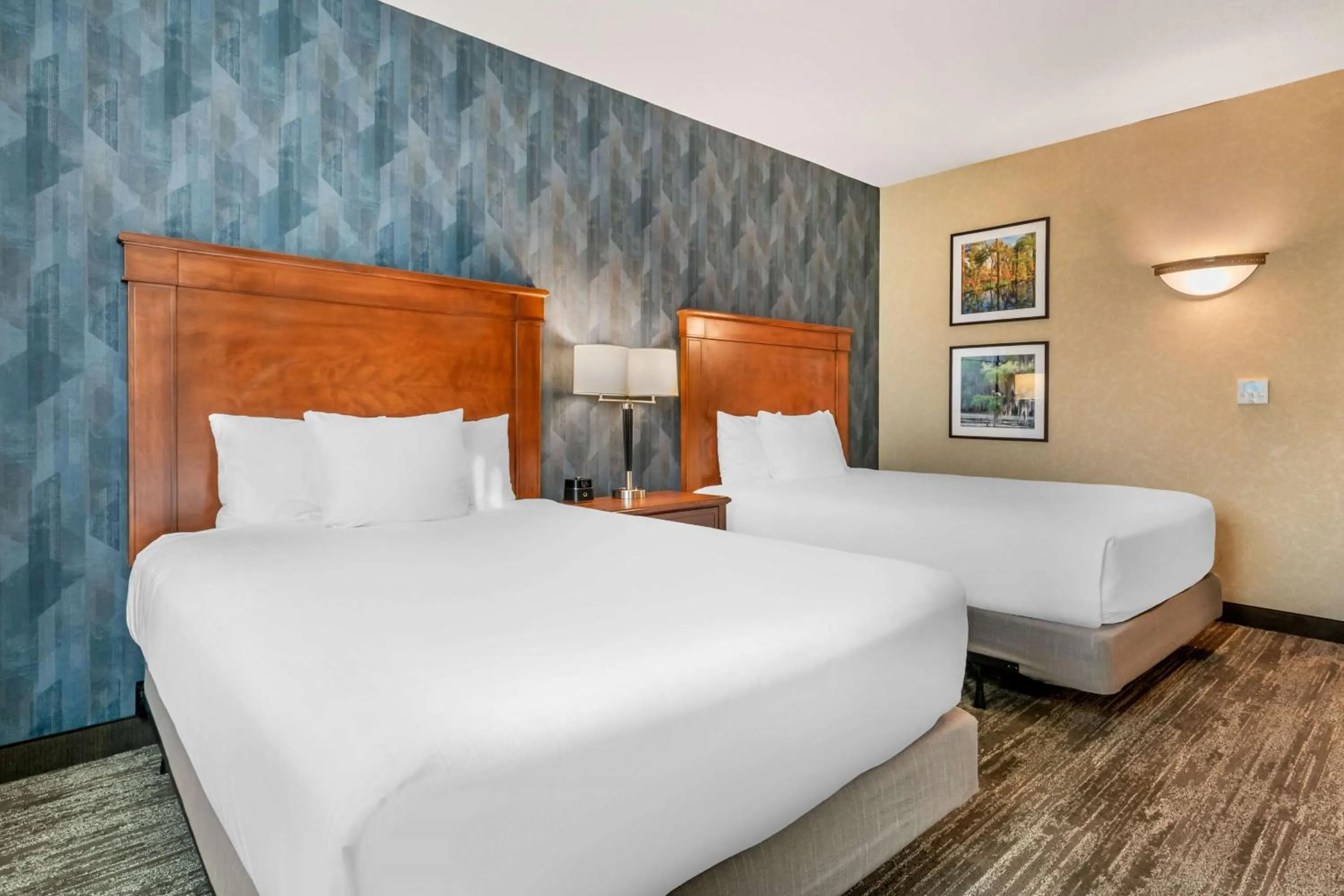 Bedroom, Bed in Drury Plaza Hotel Valdosta