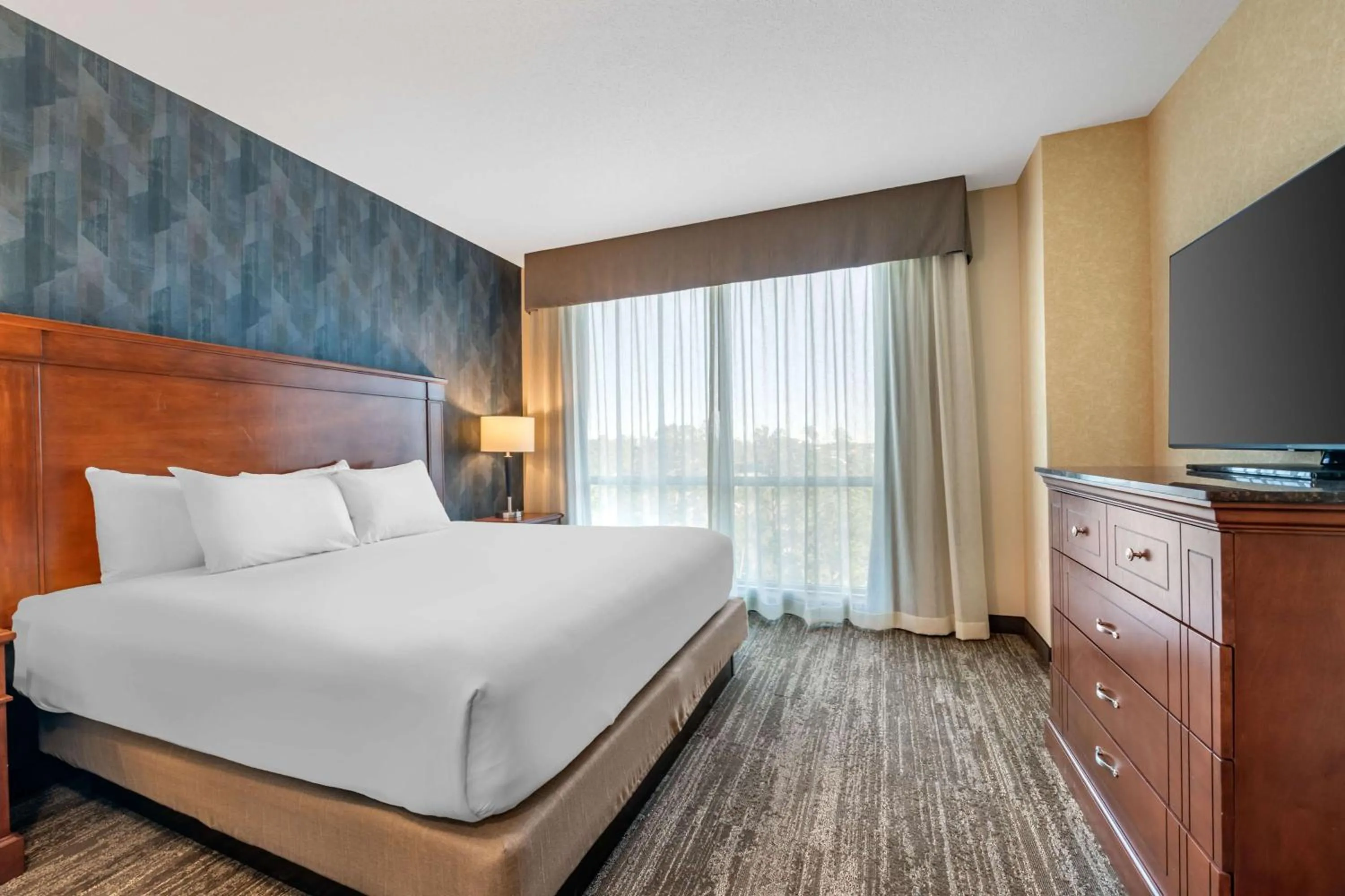 Bedroom, Bed in Drury Plaza Hotel Valdosta