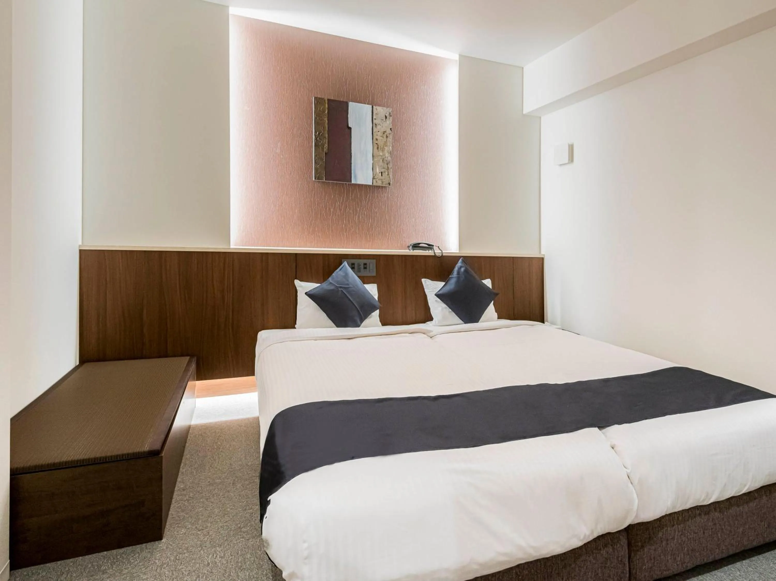 Bed in Seiei Hotel Kyoto Kawaramachi