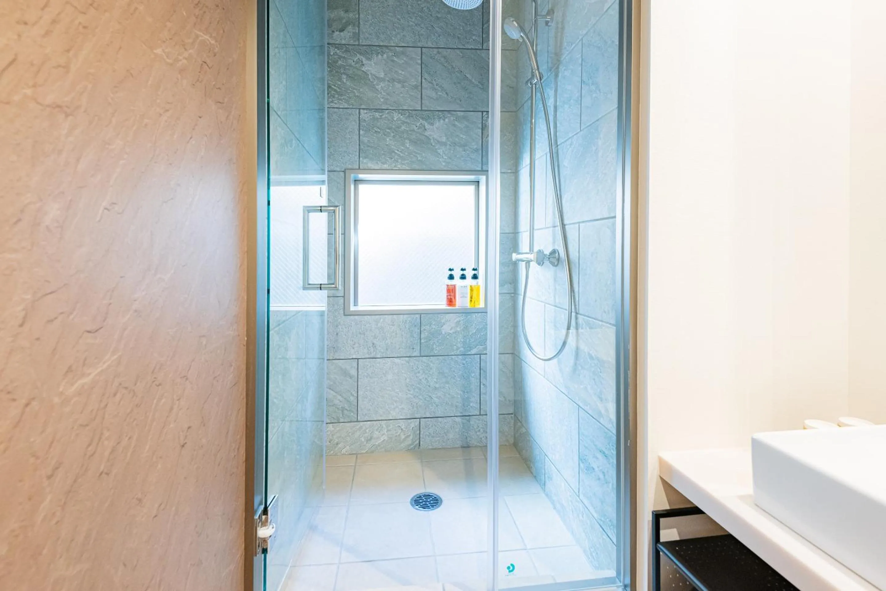 Shower in Seiei Hotel Kyoto Kawaramachi