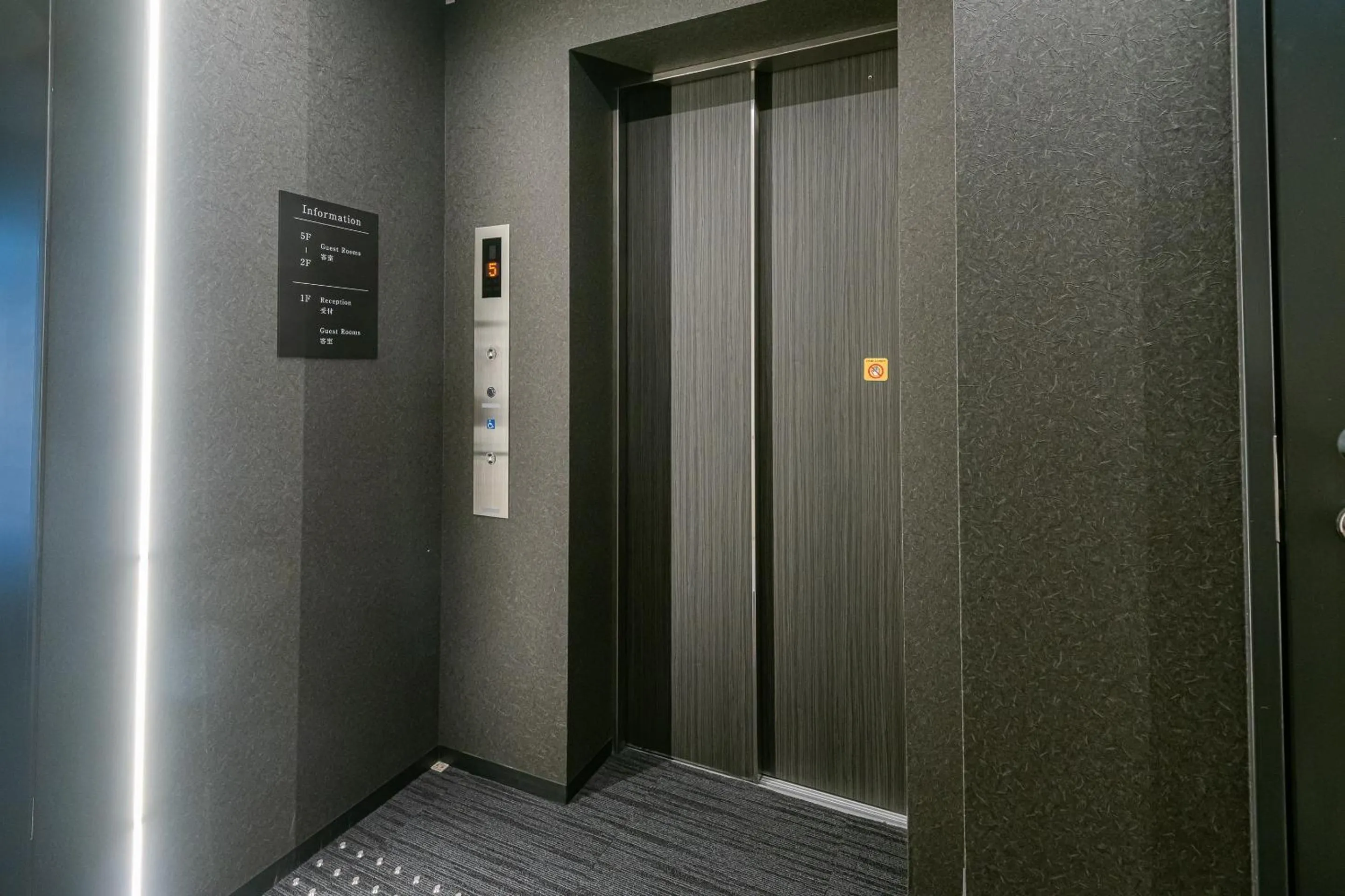 elevator in Seiei Hotel Kyoto Kawaramachi