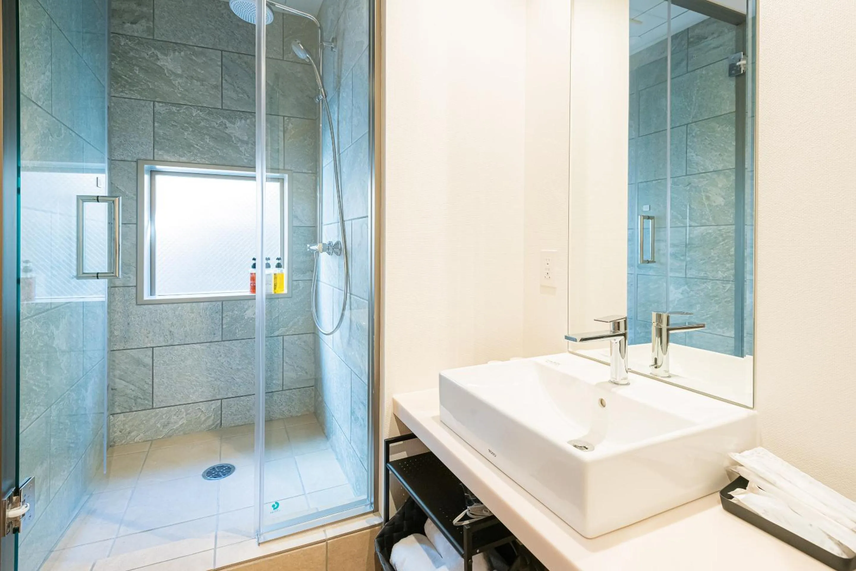 Shower in Seiei Hotel Kyoto Kawaramachi