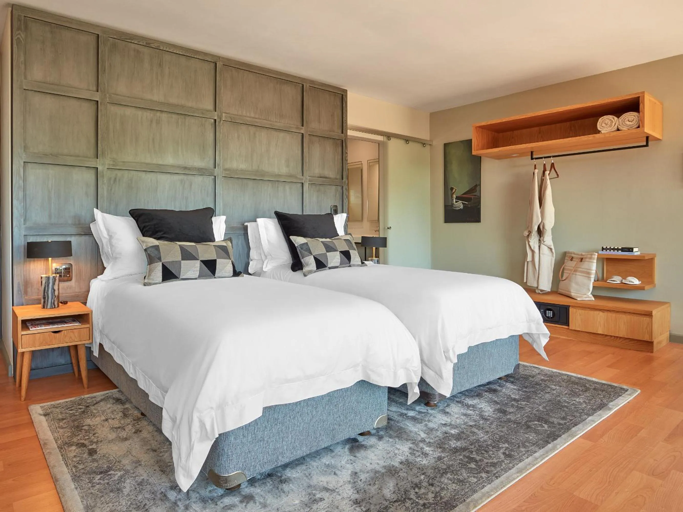 Bed in The Cliffside Boutique Getaway