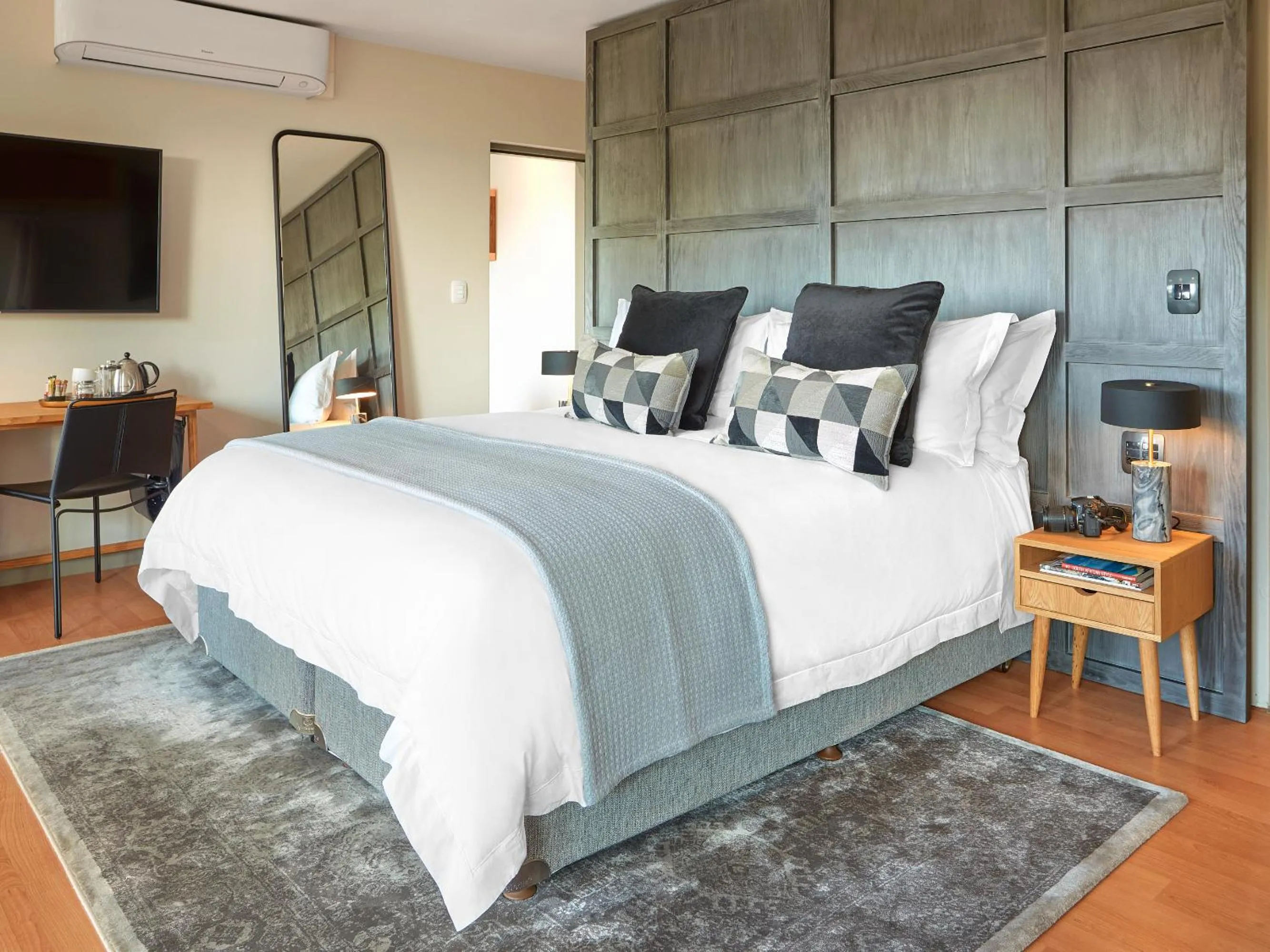 Bed in The Cliffside Boutique Getaway