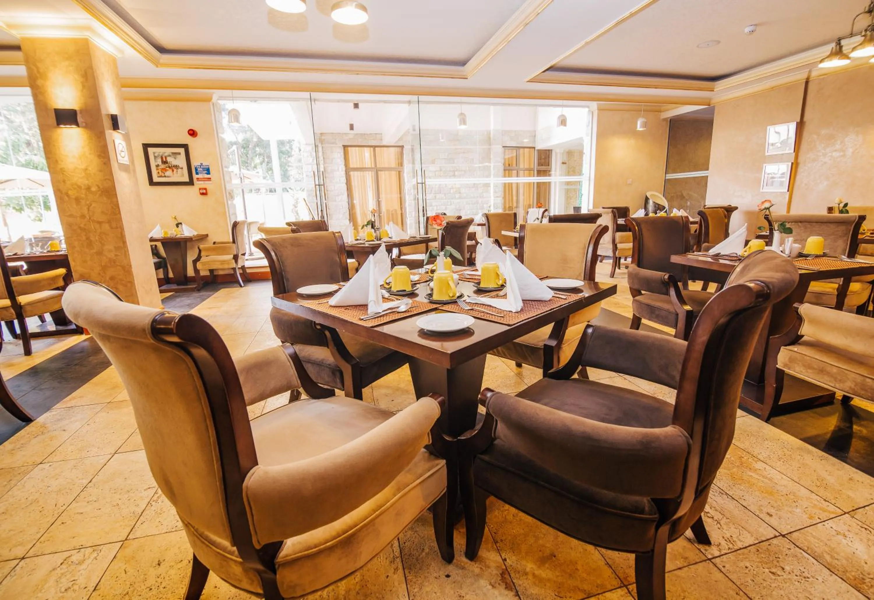 Restaurant/places to eat in Alba Hotel Meru