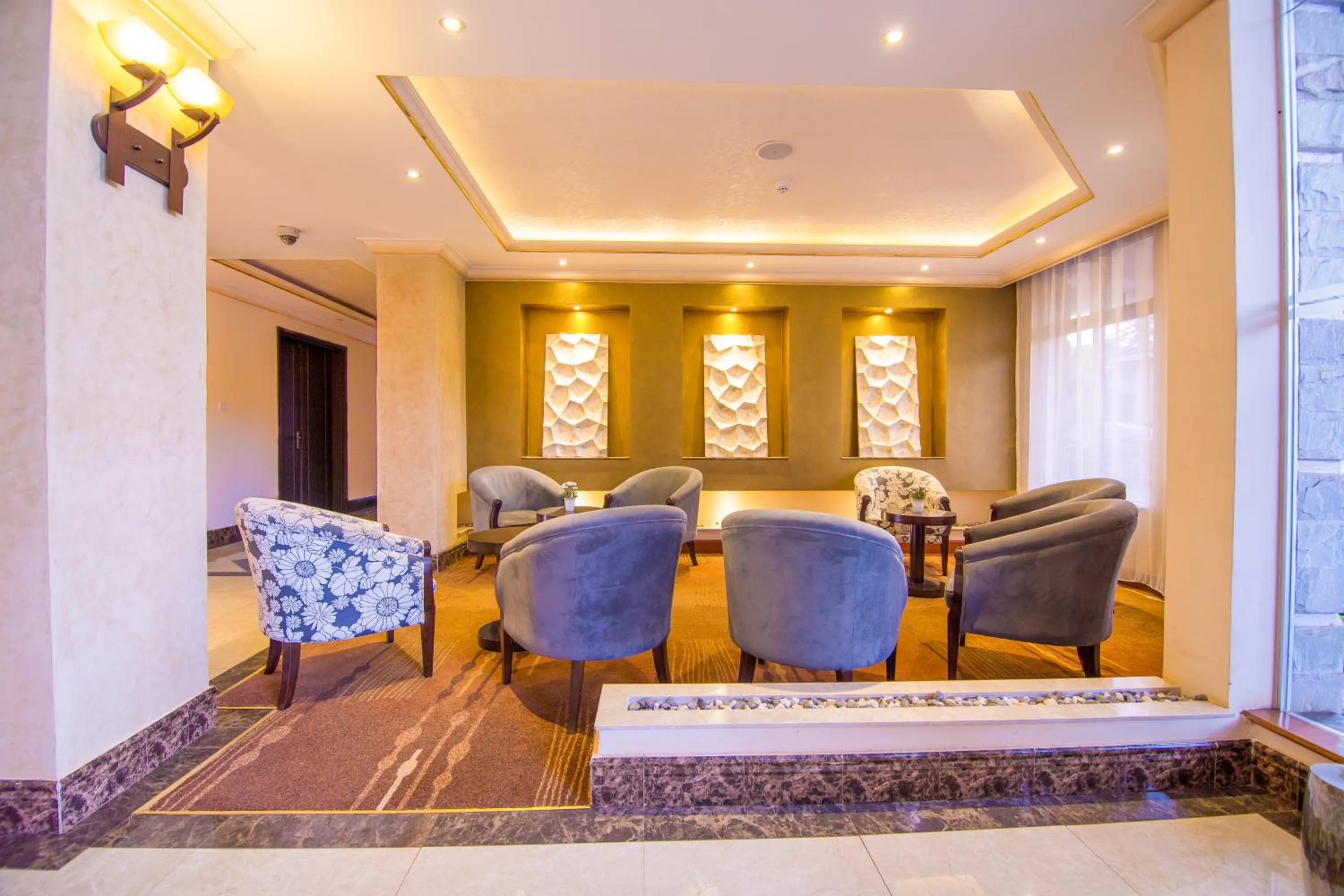 Restaurant/places to eat in Alba Hotel Meru