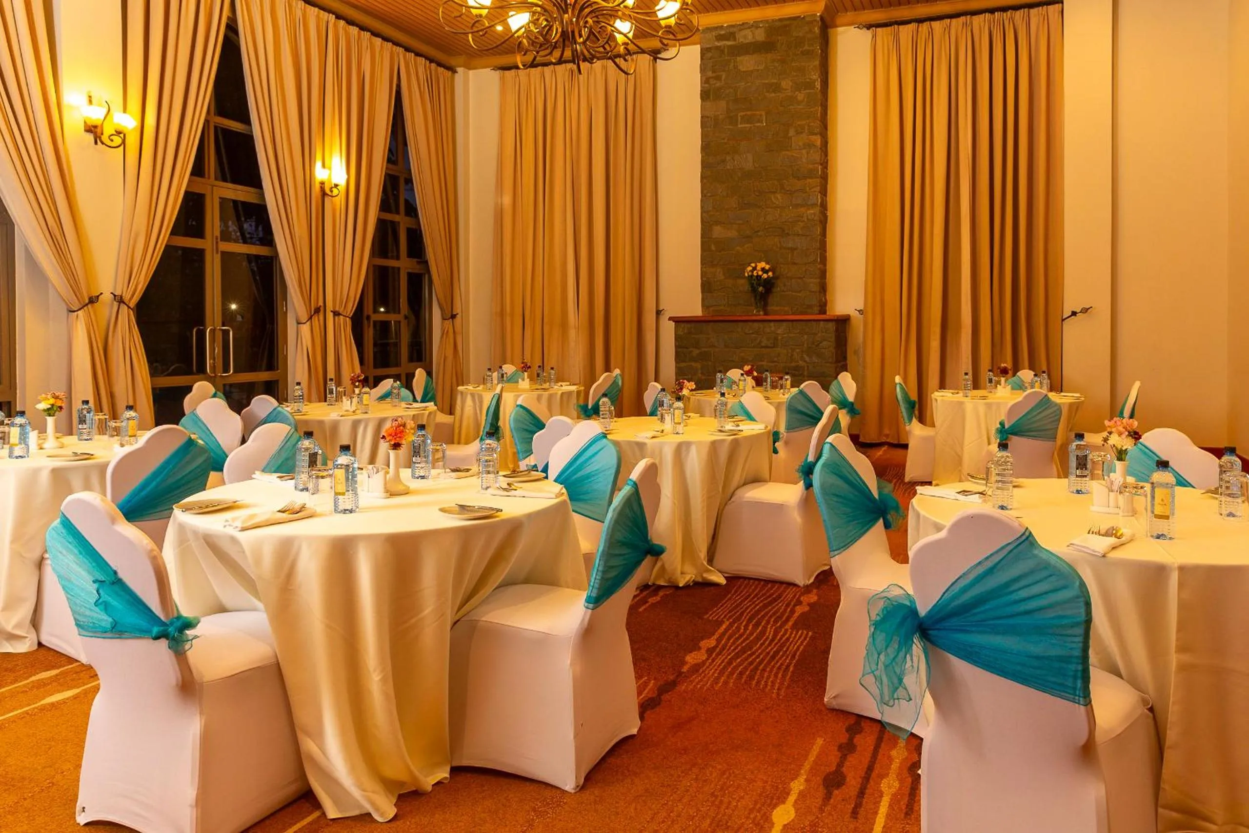 Restaurant/places to eat in Alba Hotel Meru