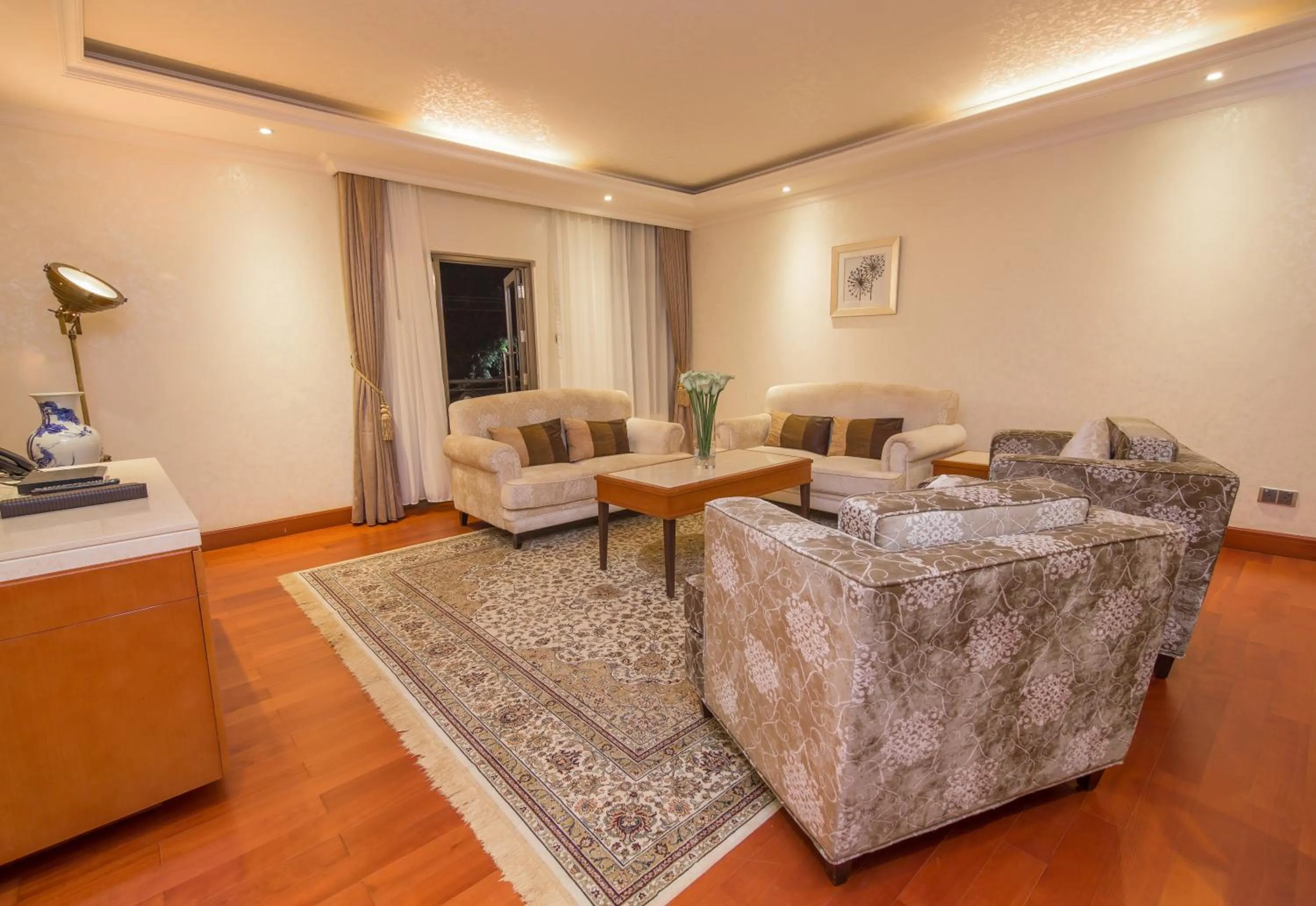 Seating area in Alba Hotel Meru