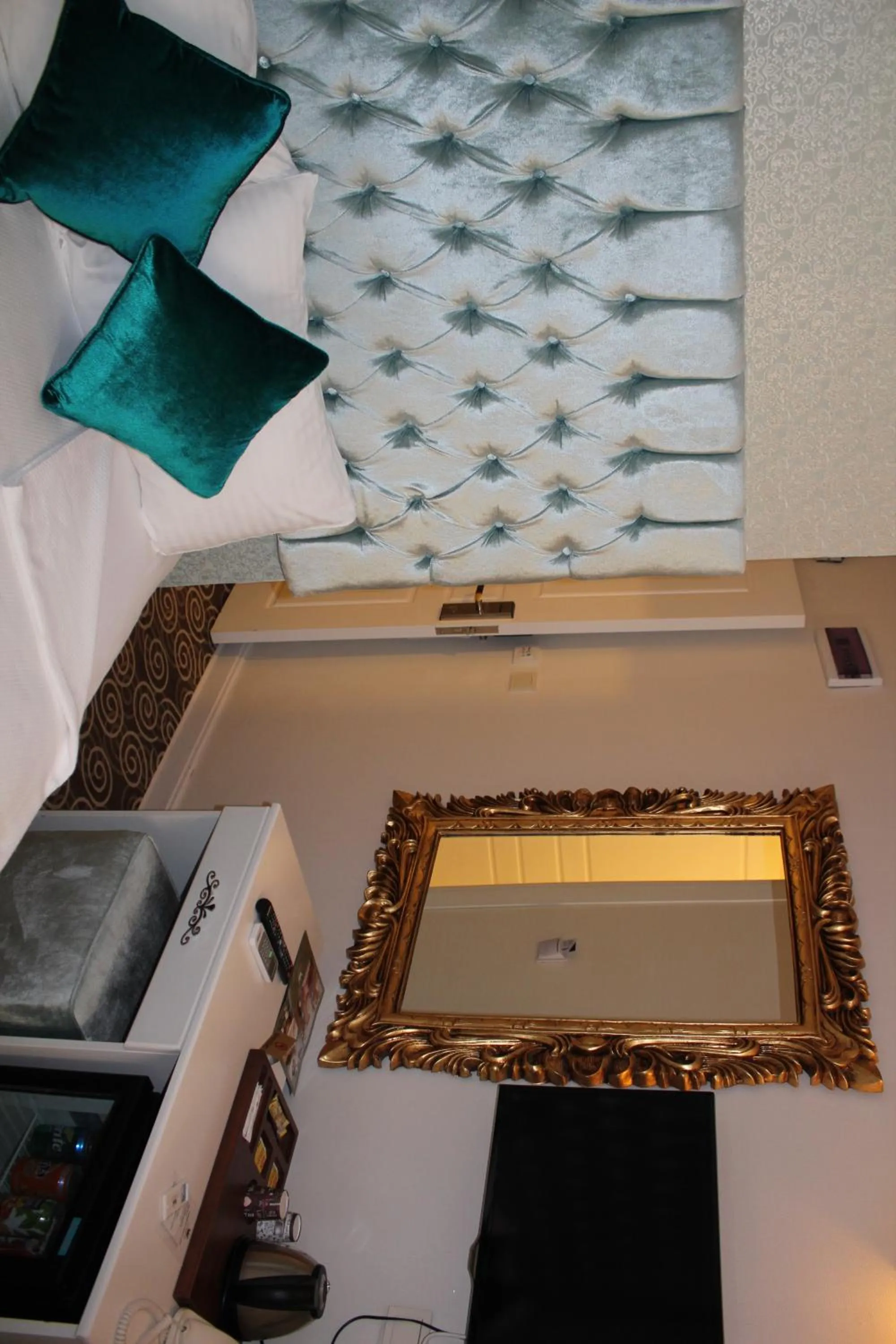 Photo of the whole room in Diamond Royal Hotel