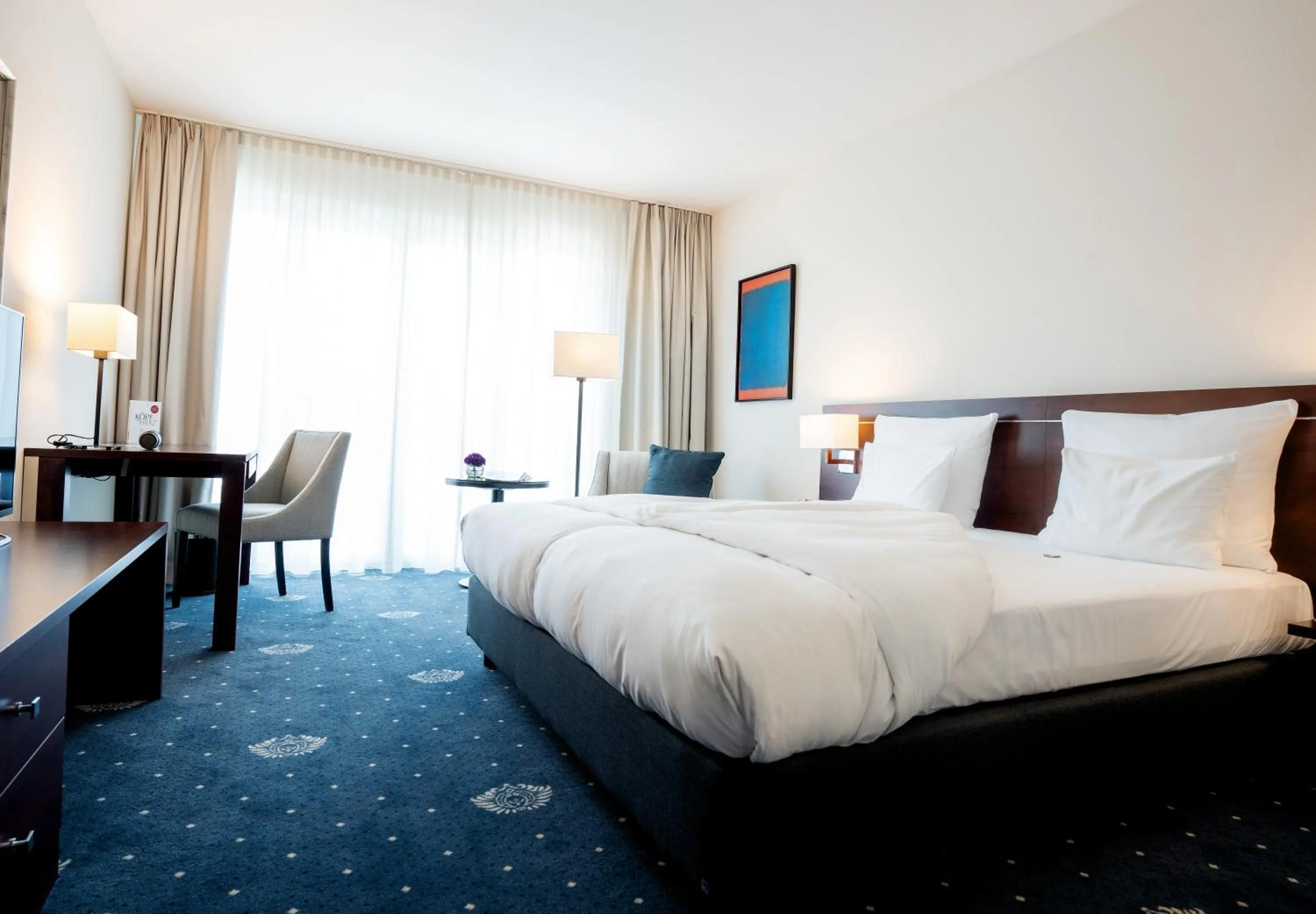 Staff, Bed in Hotel Vier Jahreszeiten Starnberg