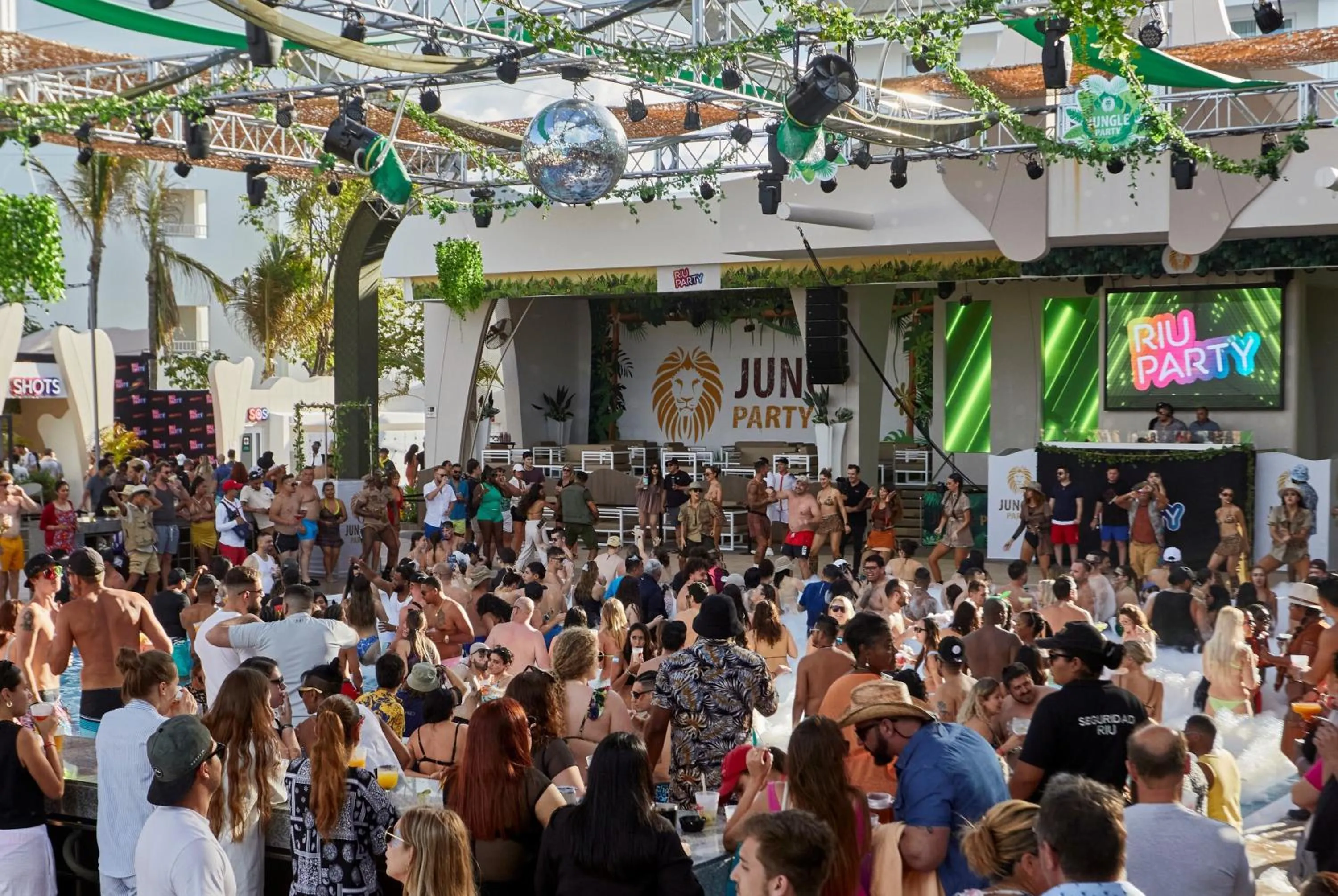 Evening entertainment in Riu Palace Las Americas - All Inclusive - Adults Only