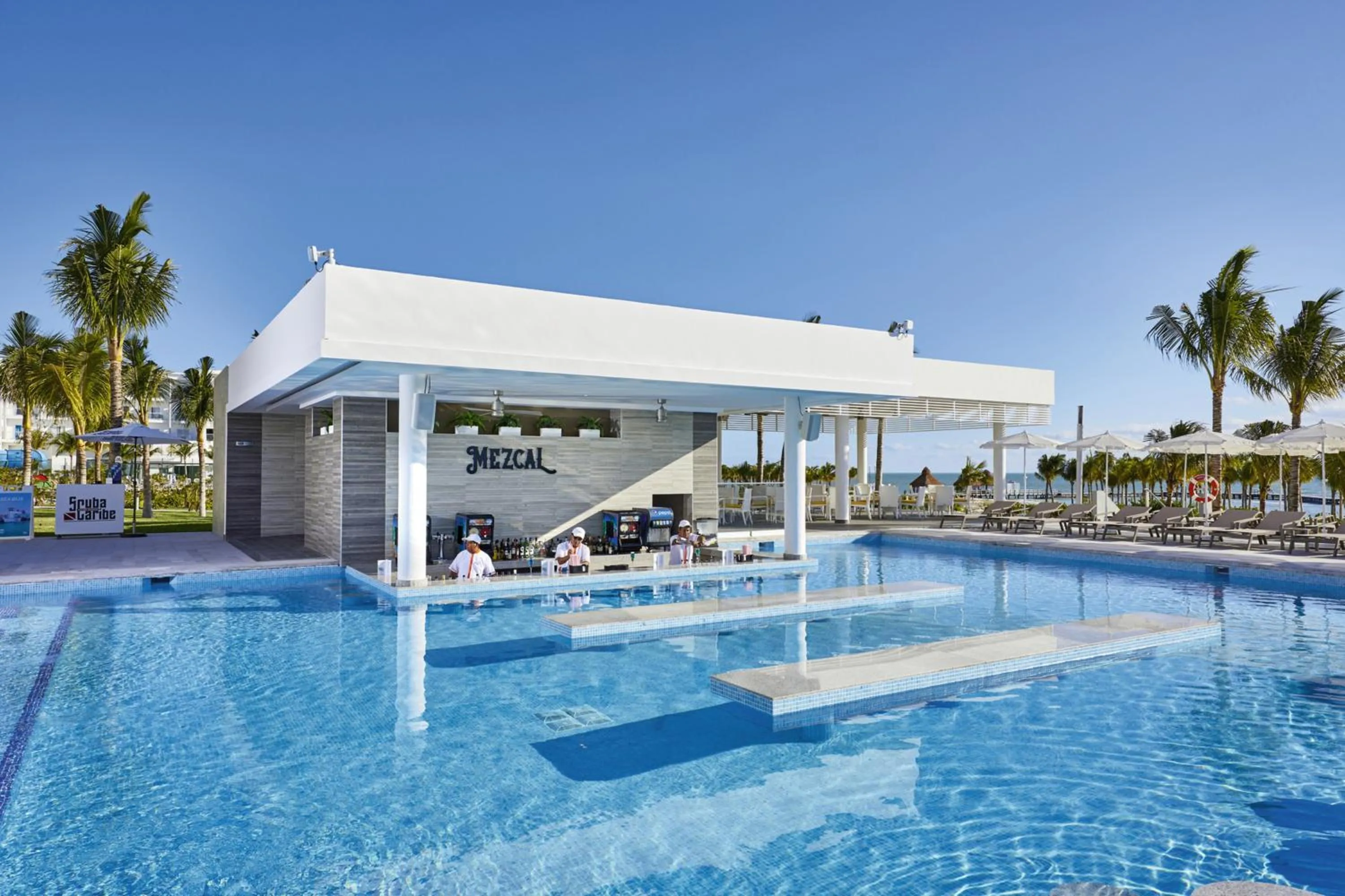 Swimming pool in Riu Palace Costa Mujeres - All Inclusive