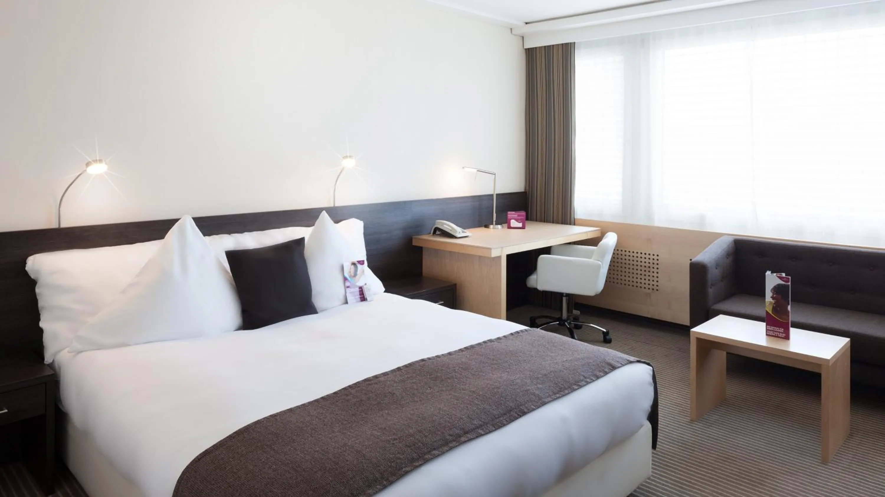 Photo of the whole room, Bed in Crowne Plaza Zürich by IHG