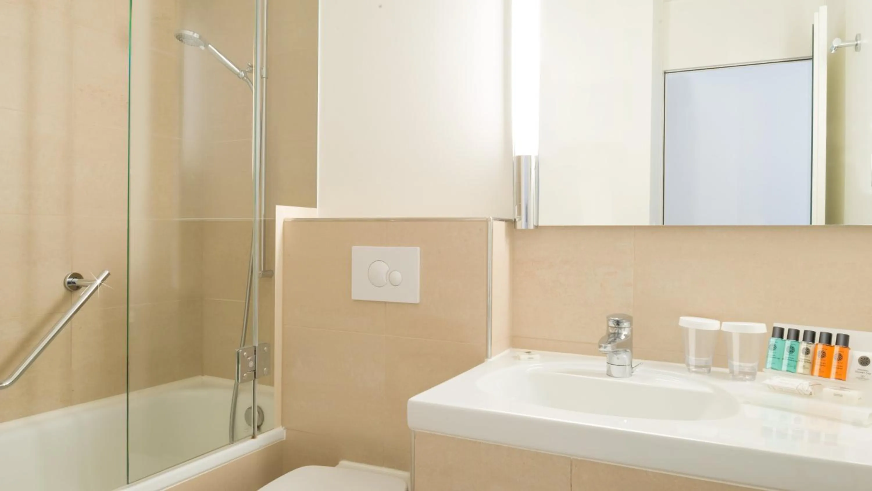 Bathroom in Crowne Plaza Zürich by IHG