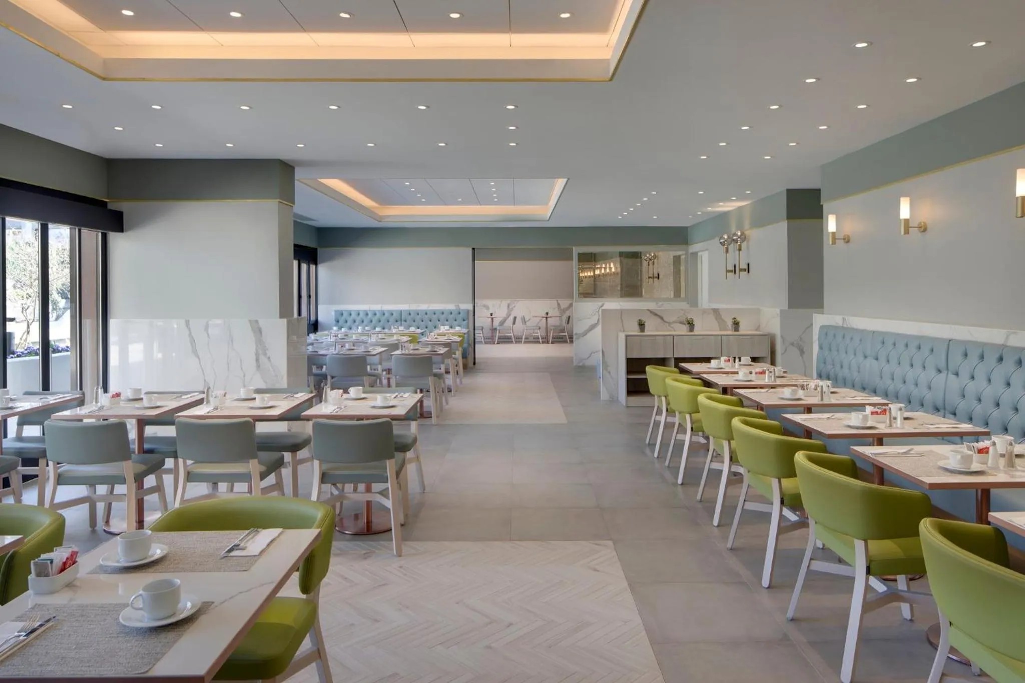 Breakfast in Crowne Plaza Zürich by IHG