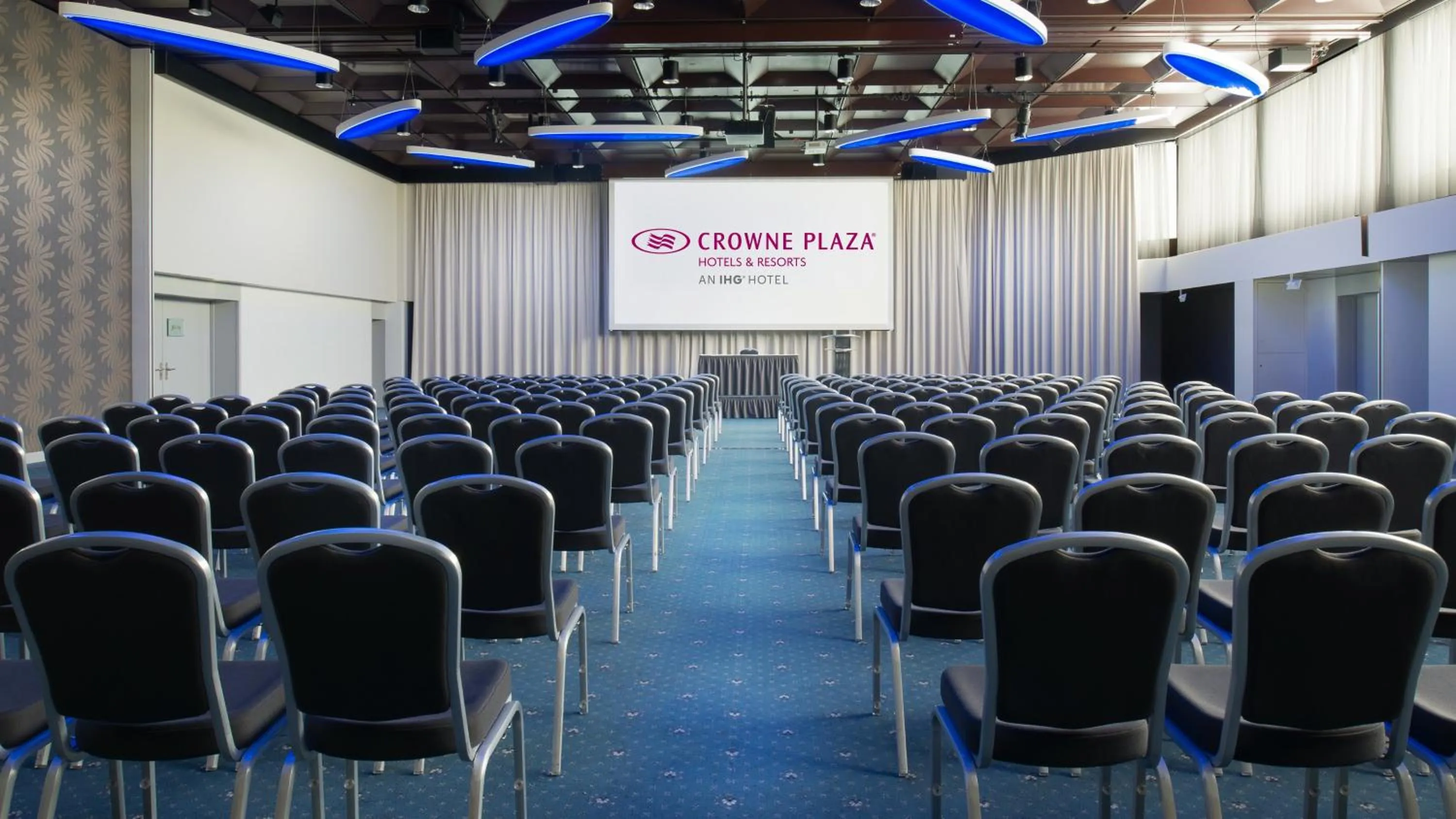 Meeting/conference room in Crowne Plaza Zürich by IHG
