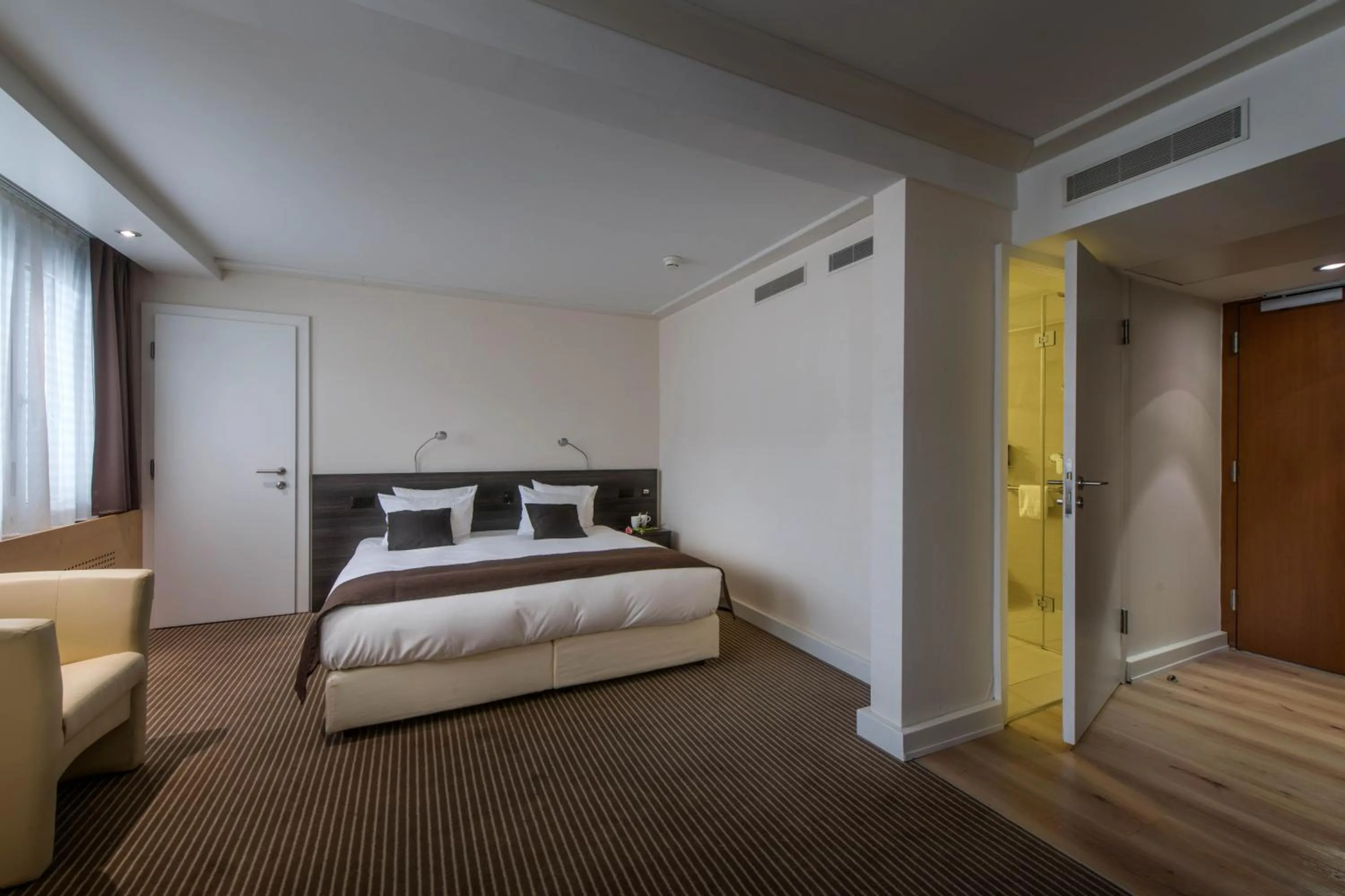 Bed in Crowne Plaza Zürich by IHG