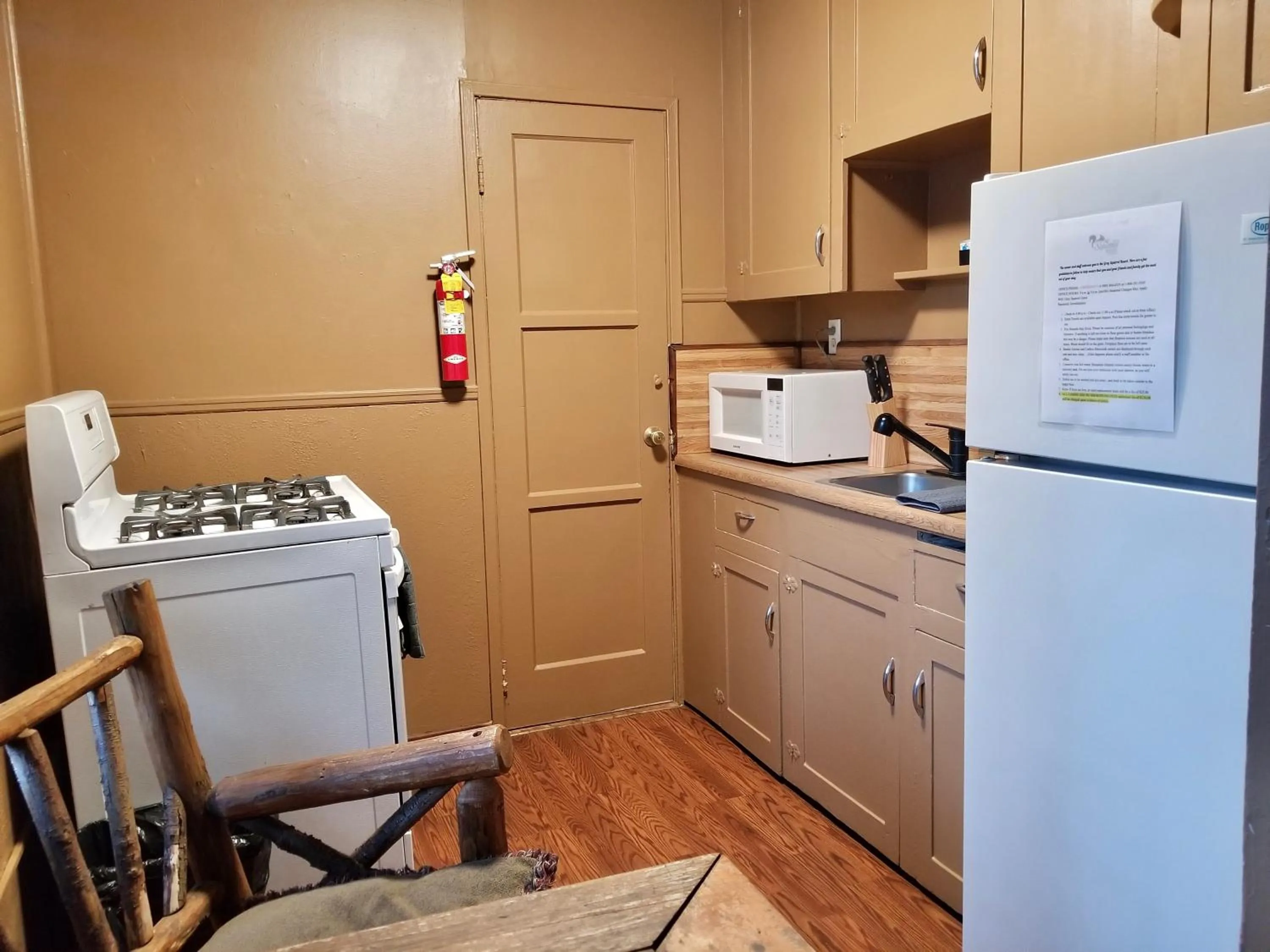 Kitchen or kitchenette in Grey Squirrel Resort