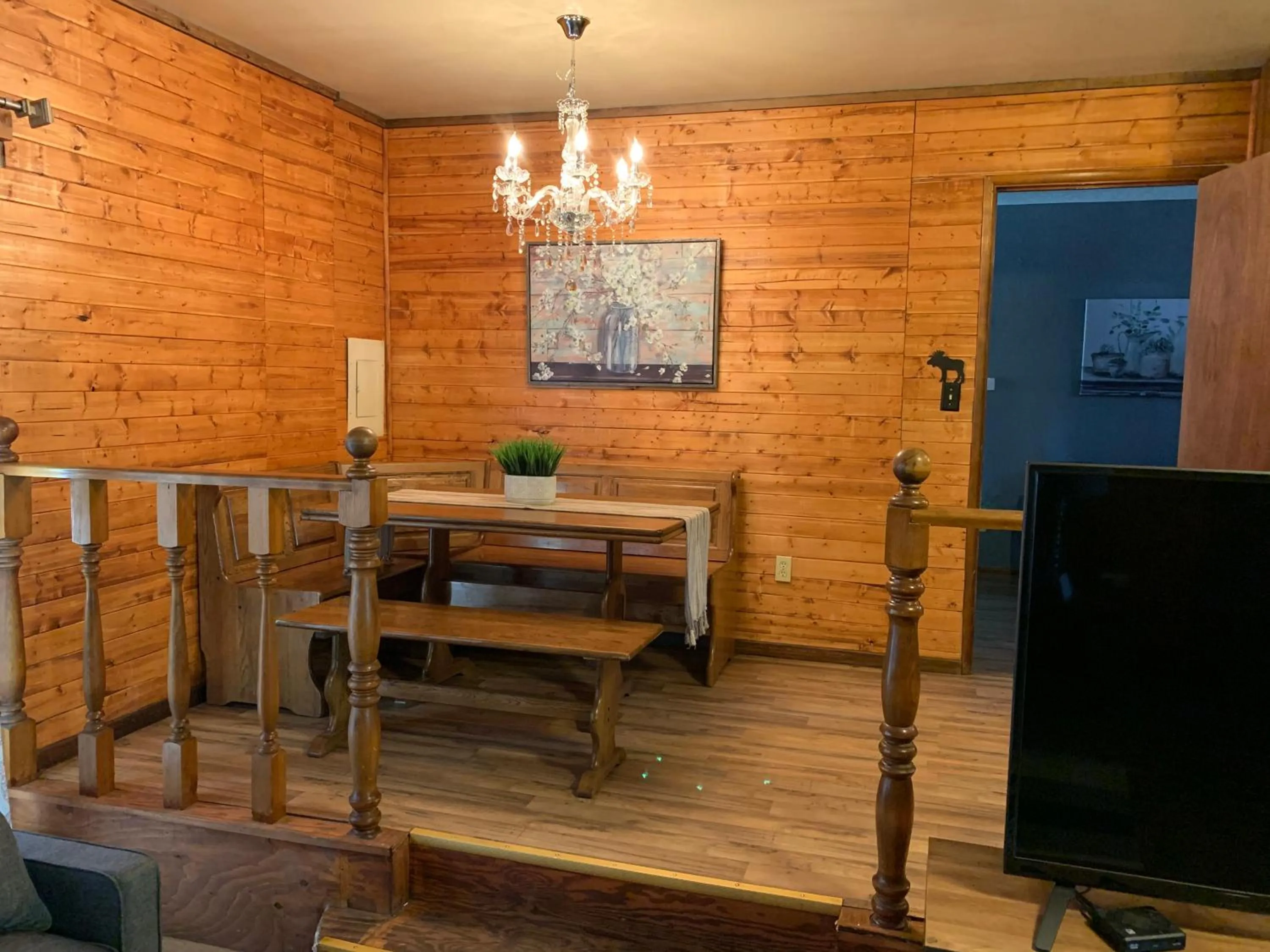 Dining area in Grey Squirrel Resort
