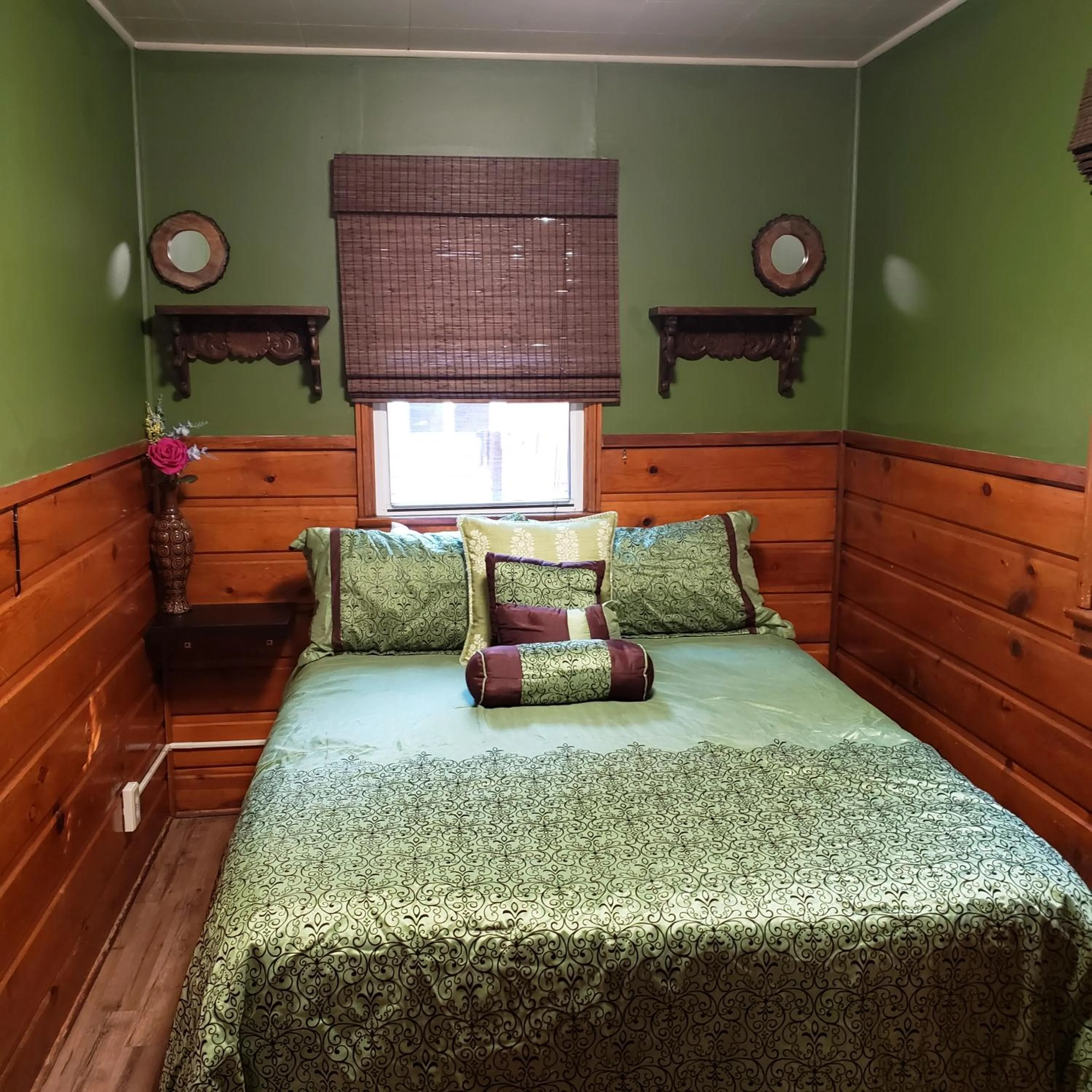 Bedroom, Bed in Grey Squirrel Resort