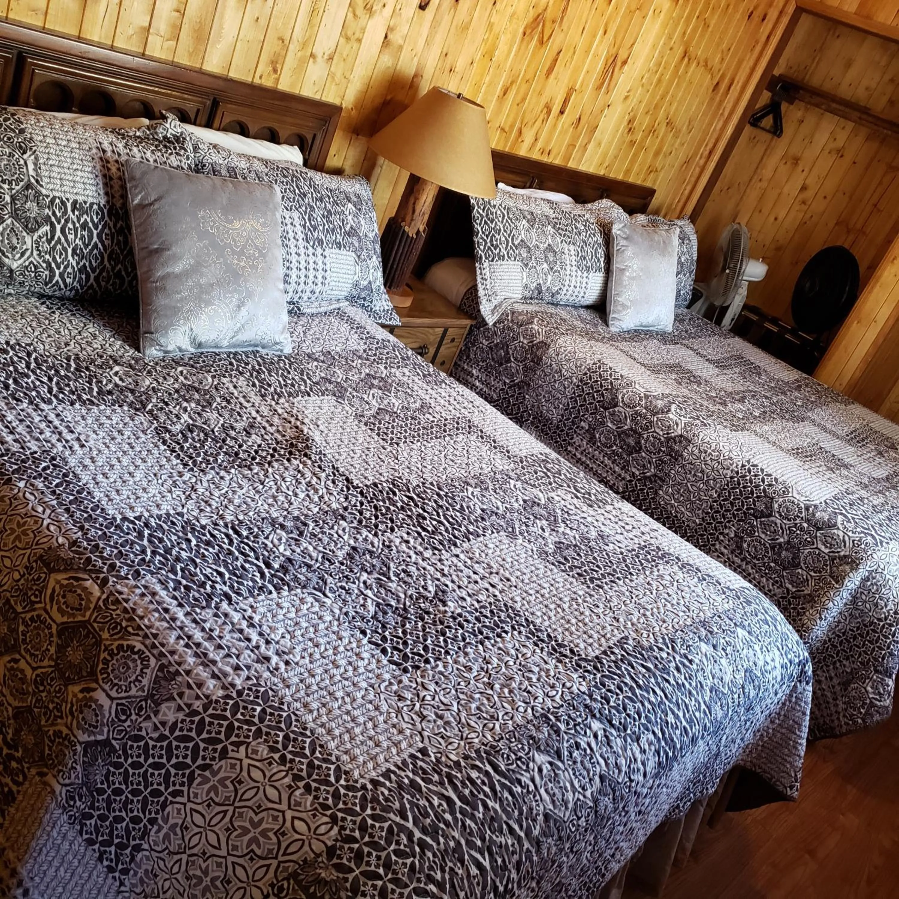Bedroom, Bed in Grey Squirrel Resort