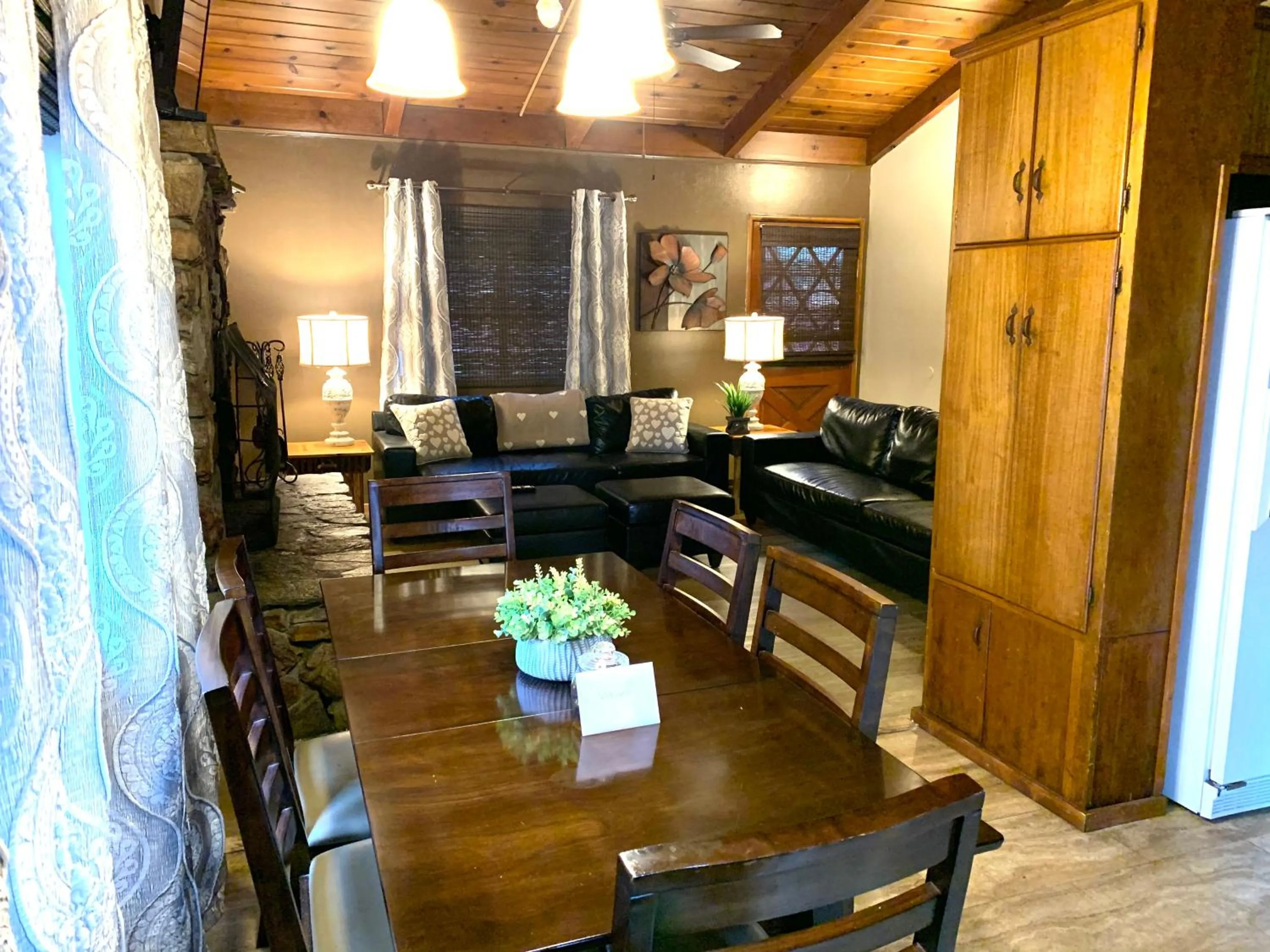 Dining area in Grey Squirrel Resort