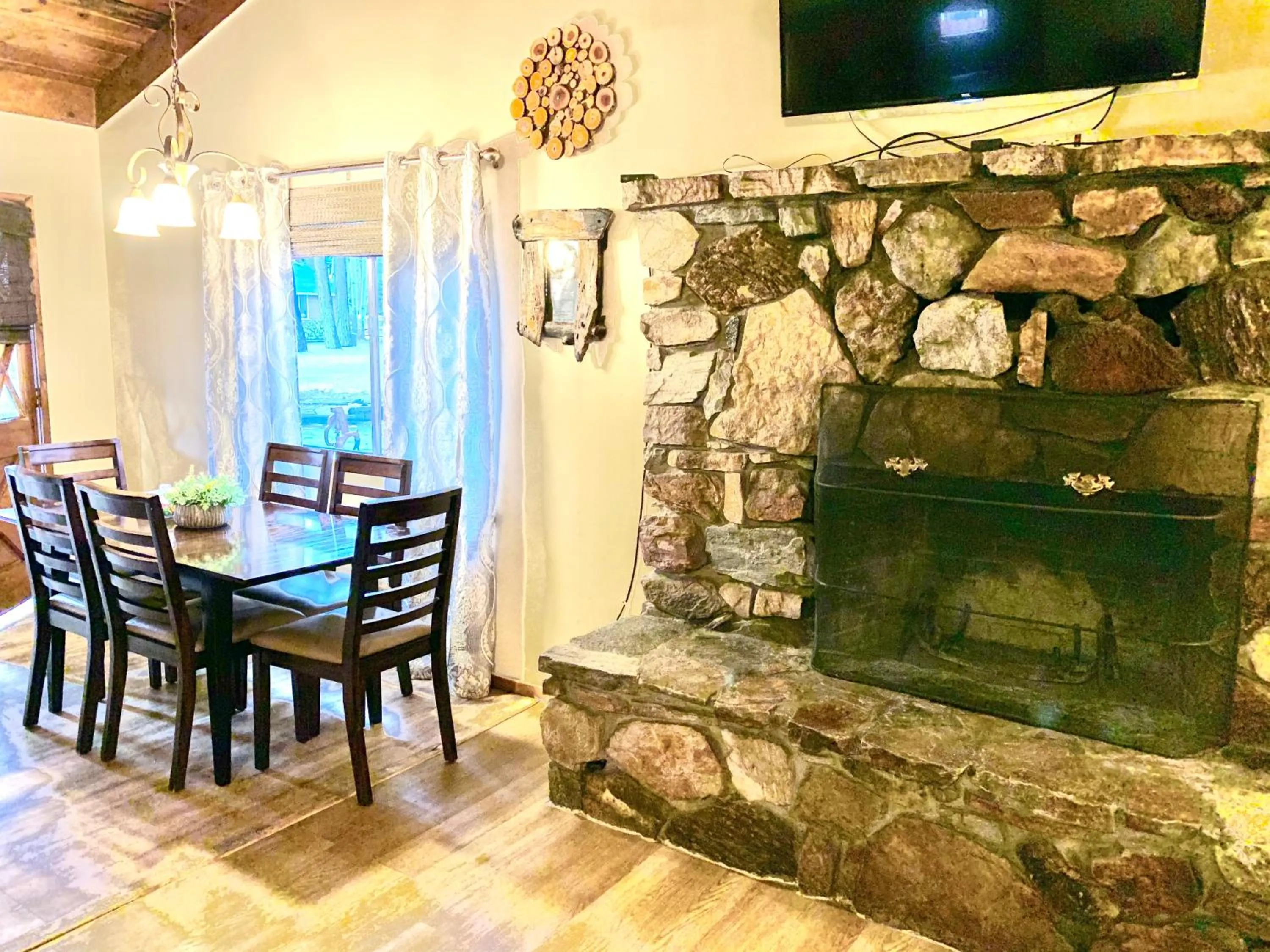 Dining area in Grey Squirrel Resort