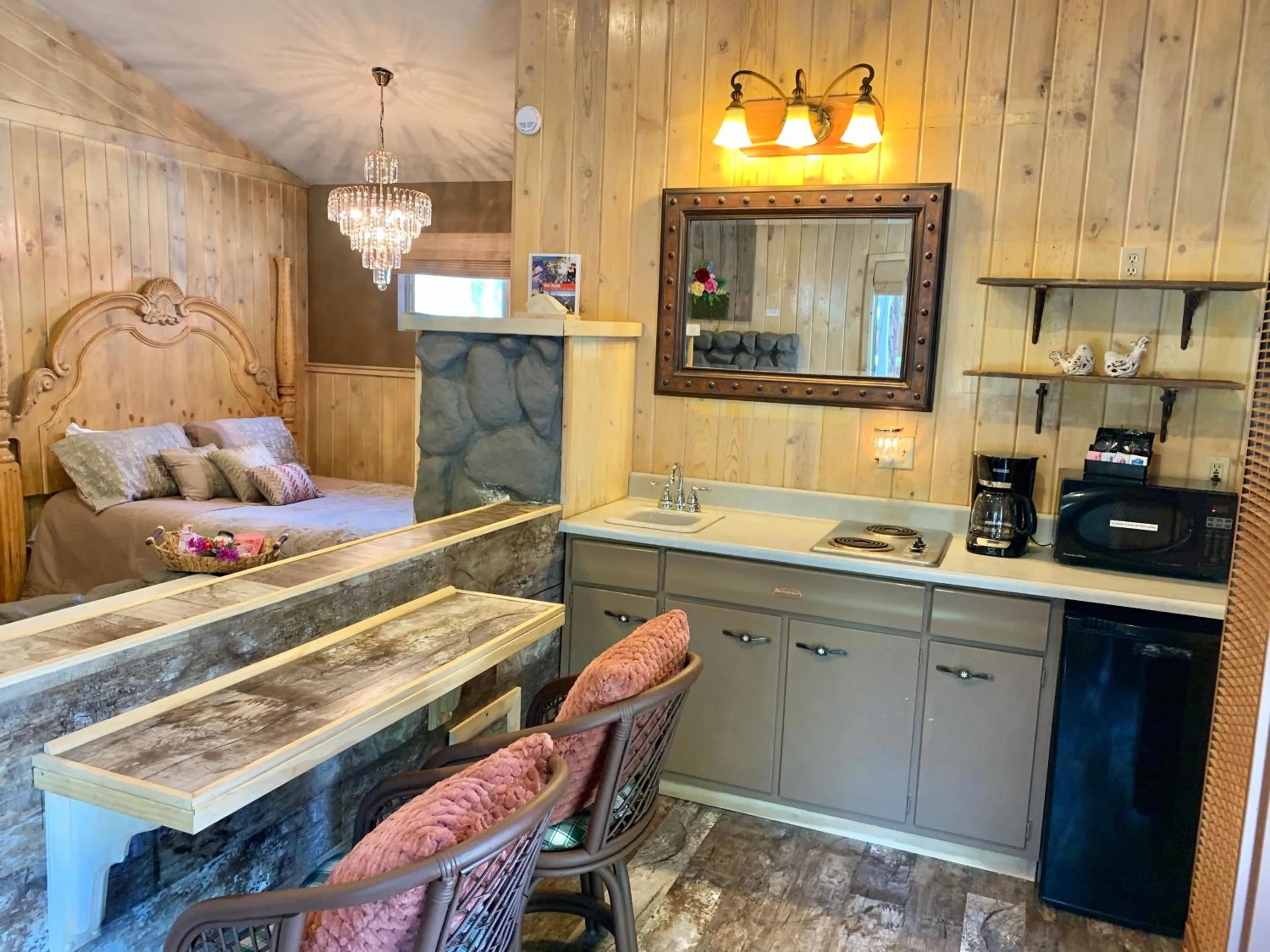 Kitchen or kitchenette in Grey Squirrel Resort