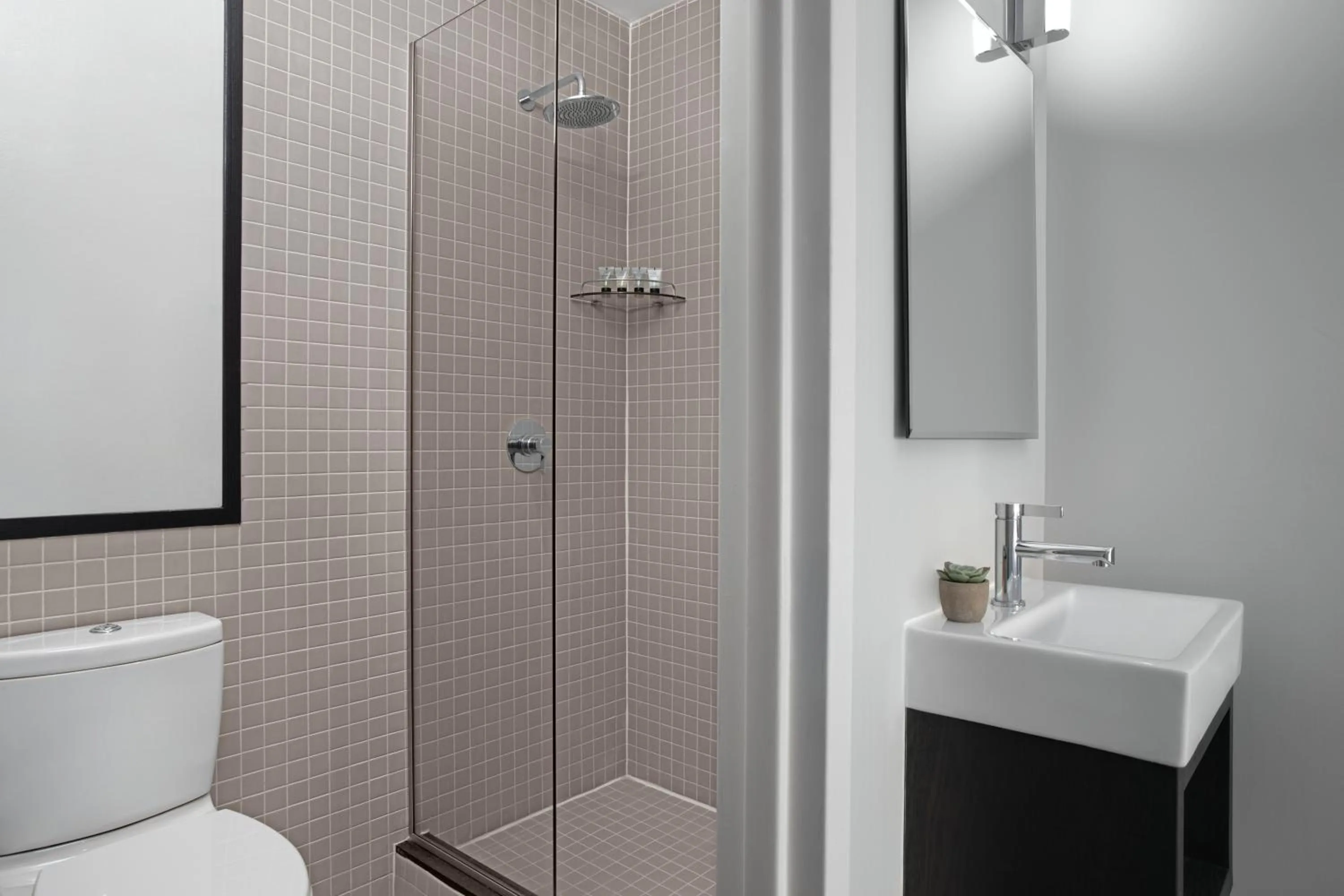 Shower in The Baltic Hotel