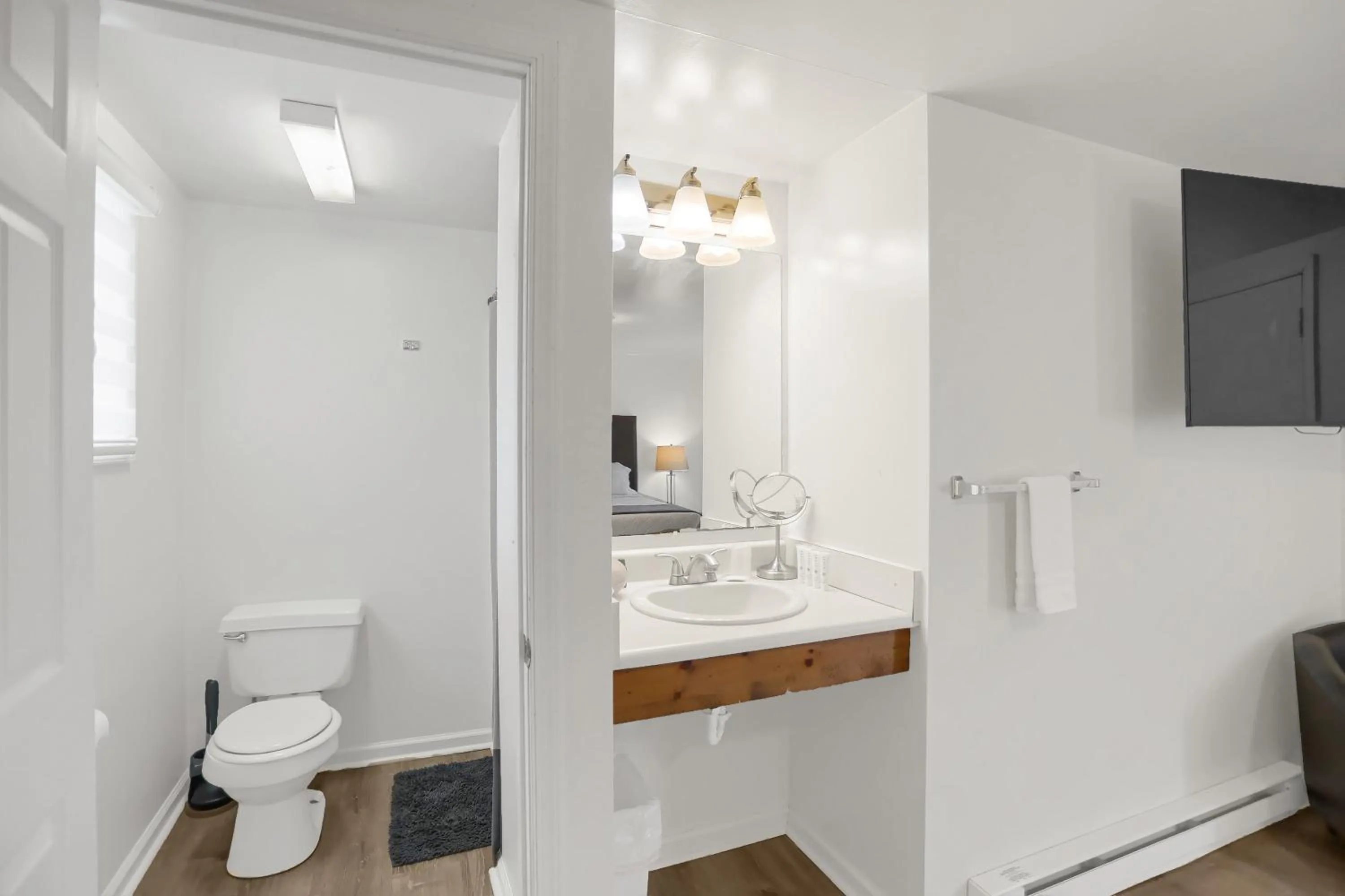 Shower in Halifax Inn