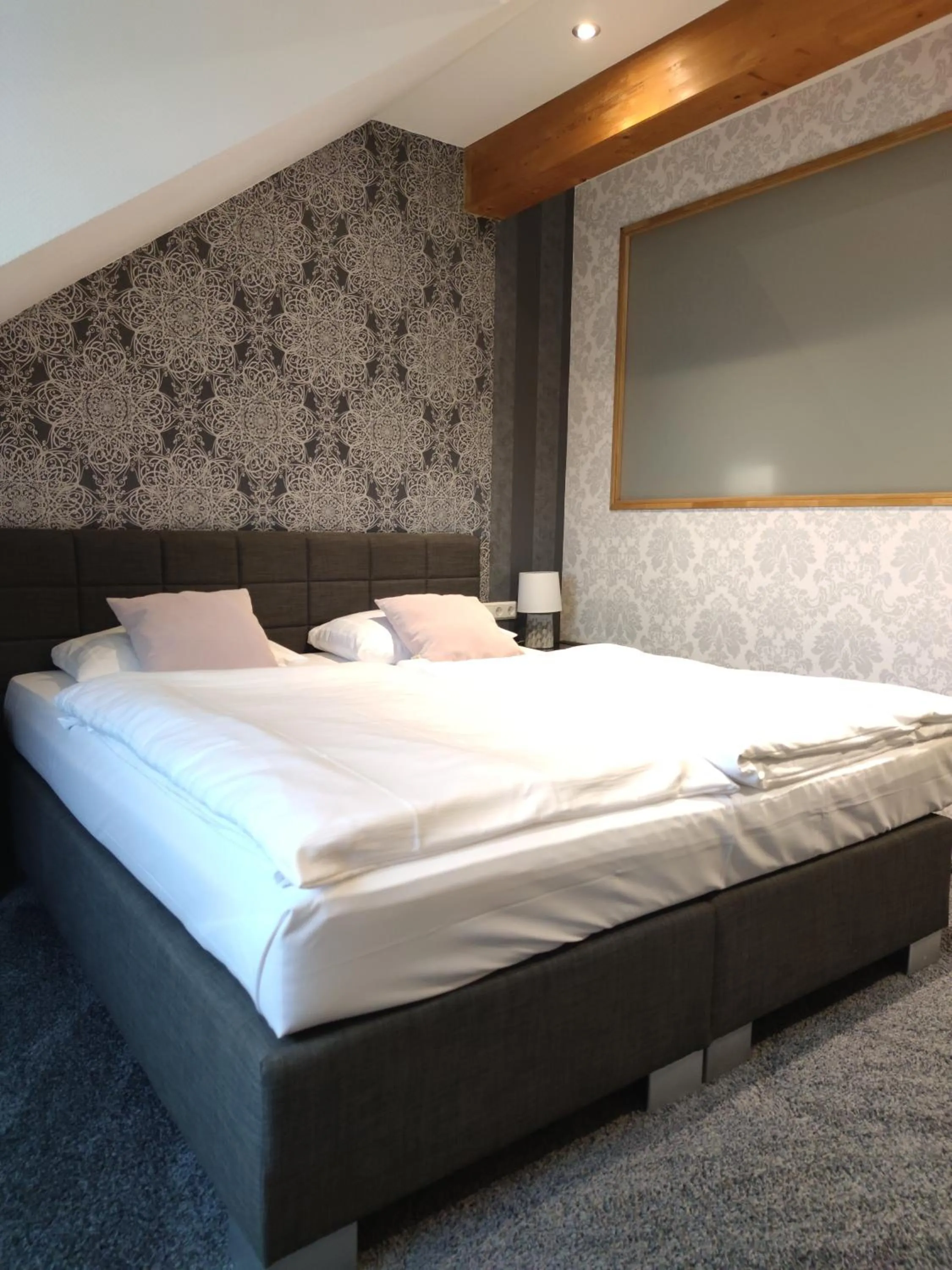 Photo of the whole room, Bed in Seehotel Losheim