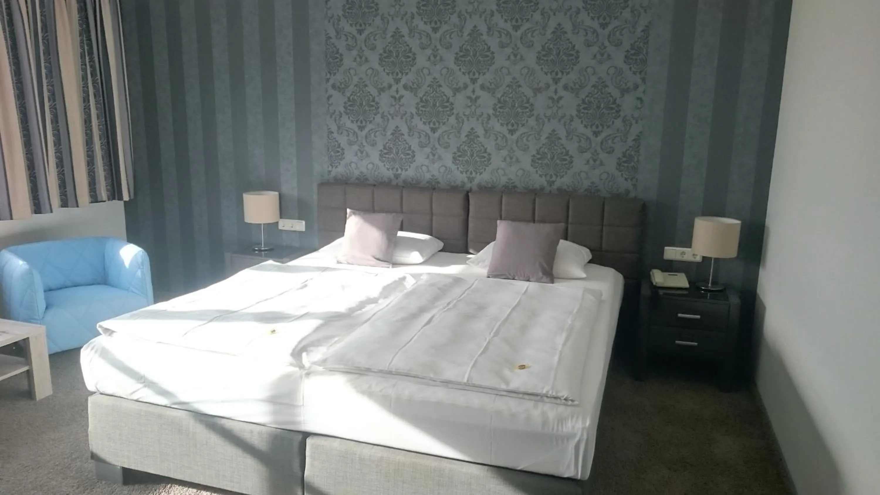 Bed in Seehotel Losheim
