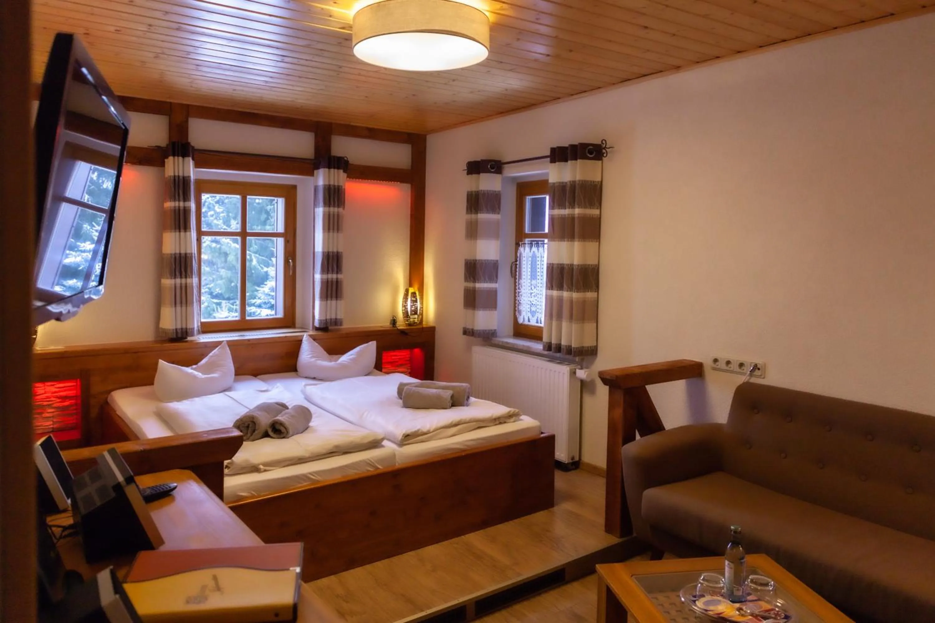 Photo of the whole room, Bed in Naturhotel Gasthof Bärenfels