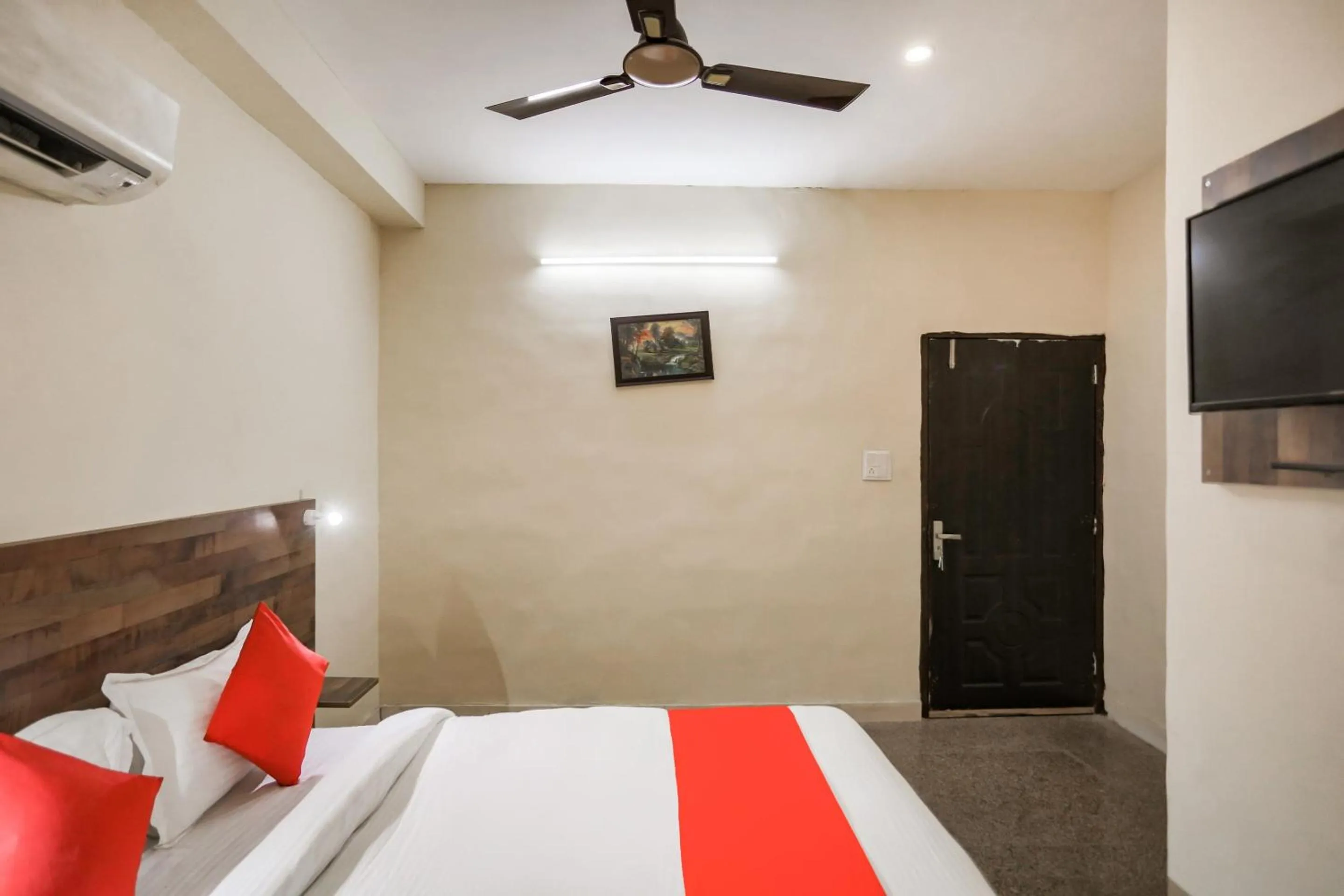 Bedroom, Bed in Hotel O Orchid Inn