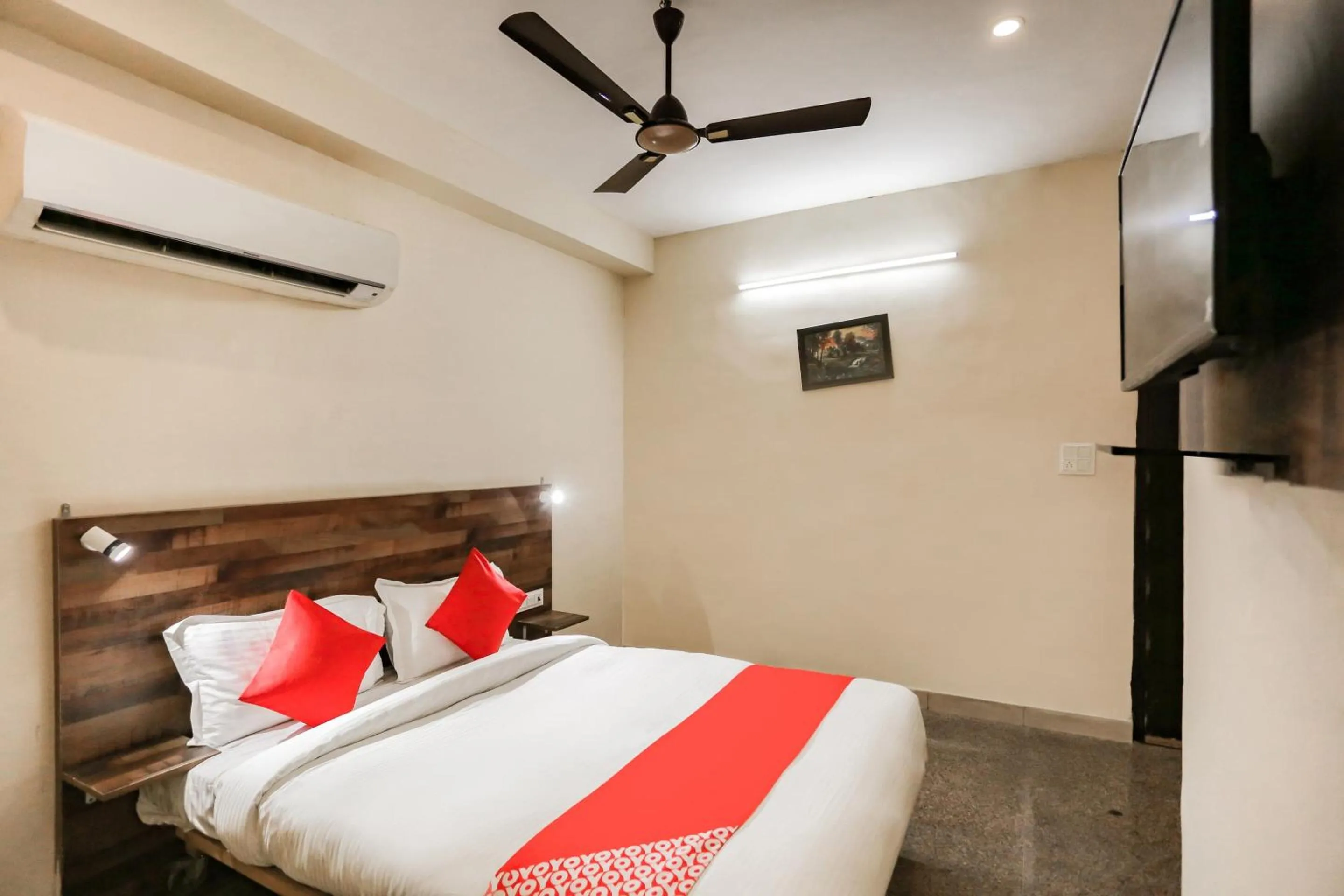 Bedroom, Bed in Hotel O Orchid Inn