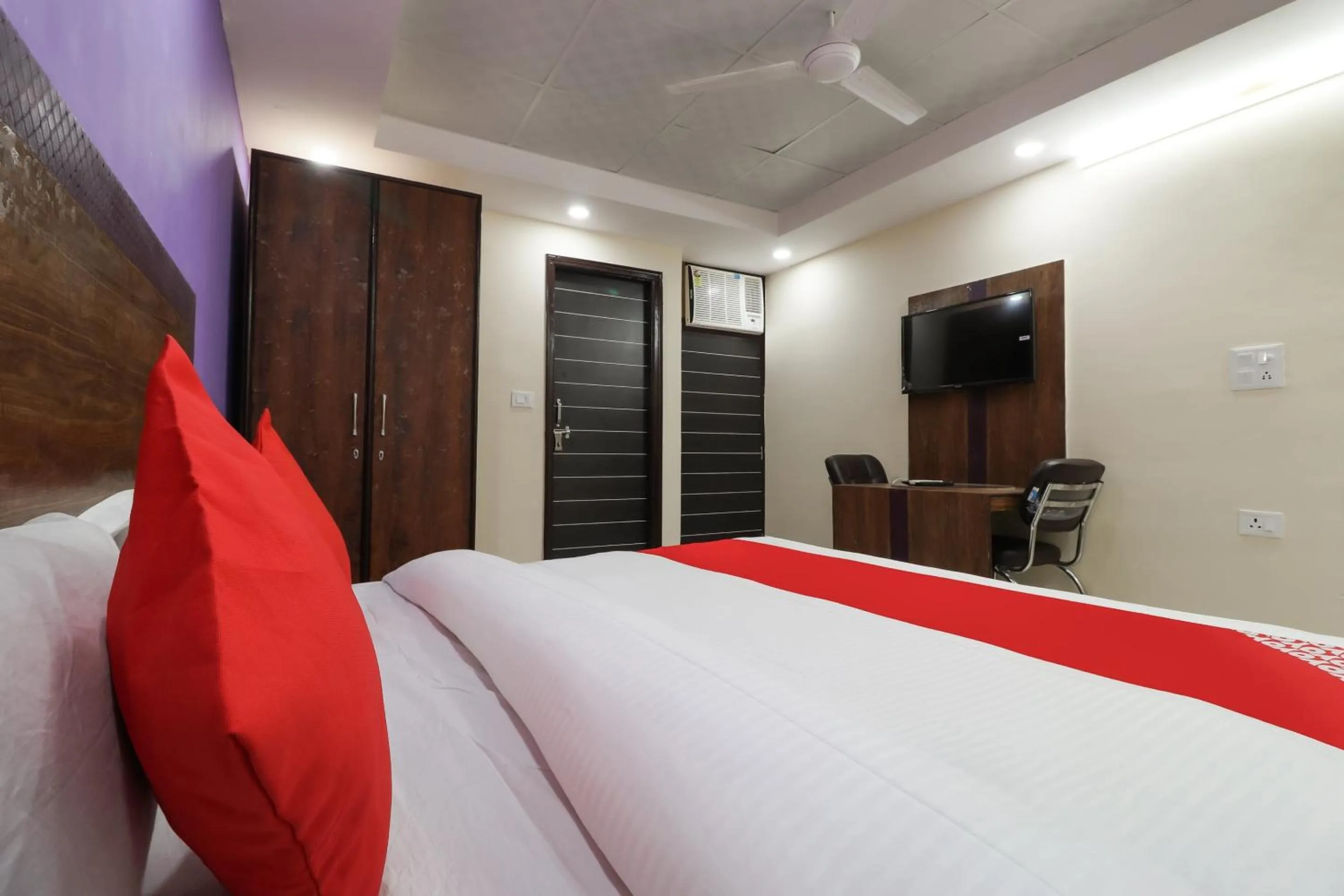 Facade/entrance in Hotel O Maharaja Gold