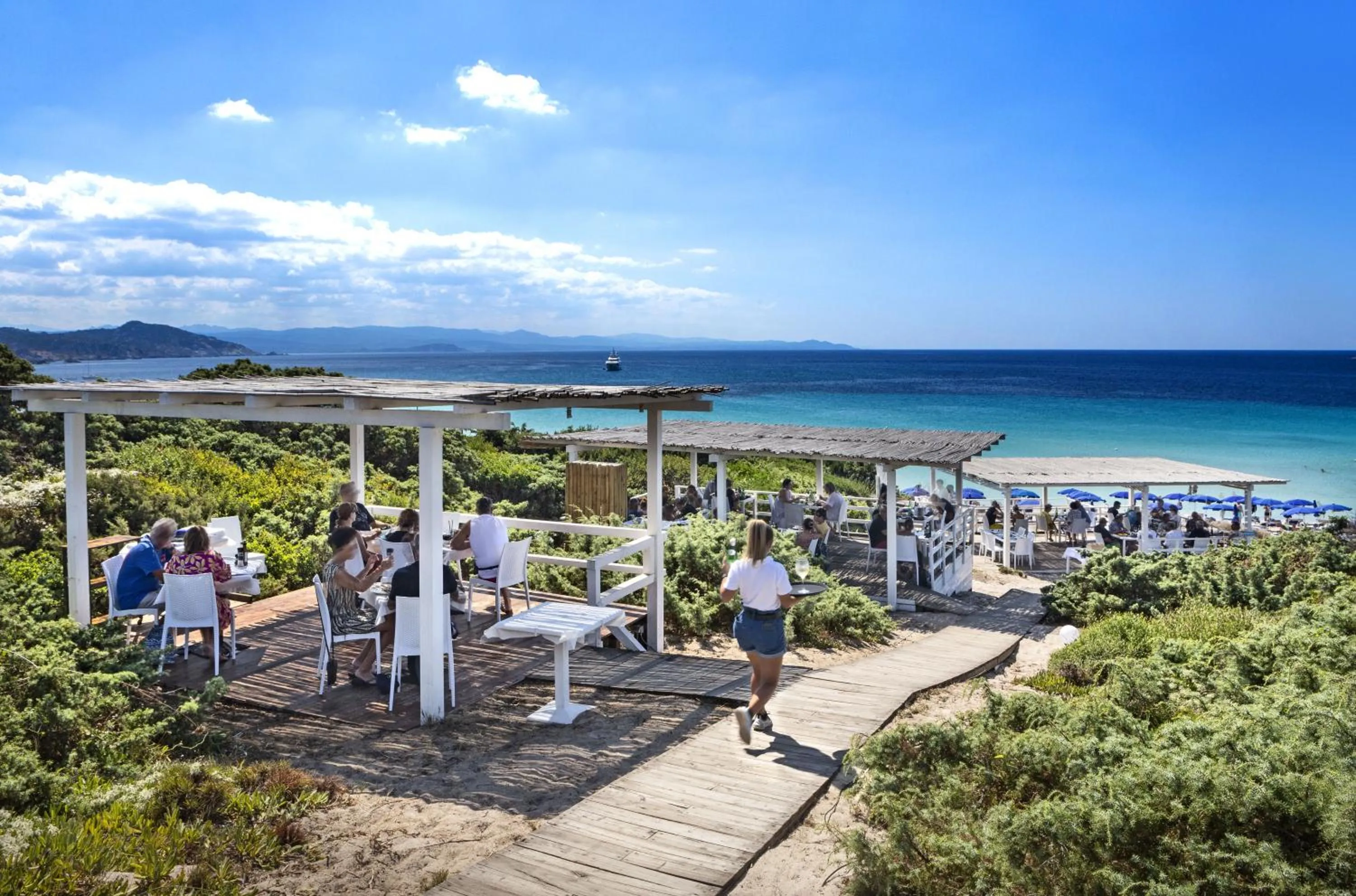 Restaurant/places to eat in Smart Suite & Apartments