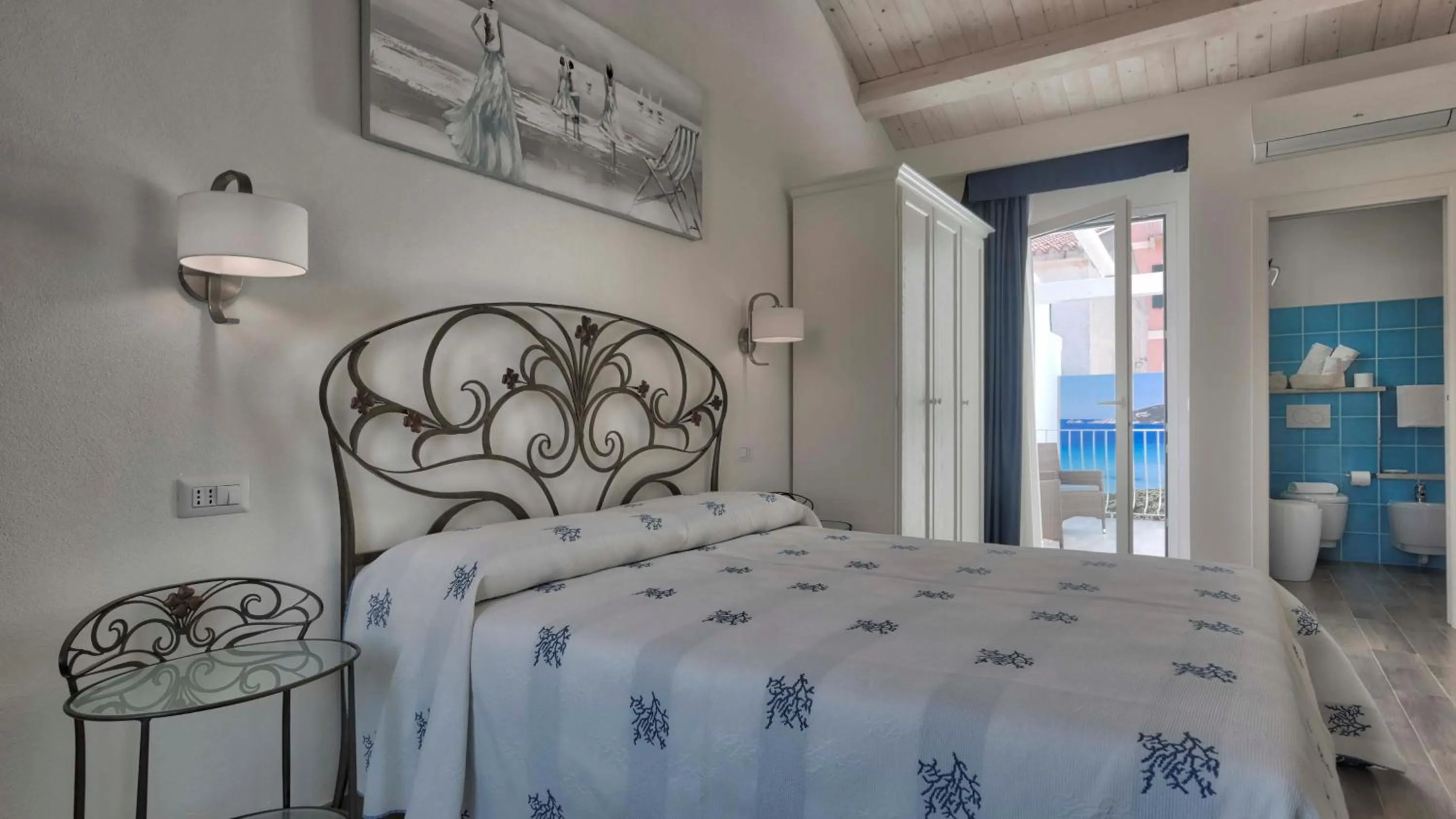 Bed in Smart Suite & Apartments