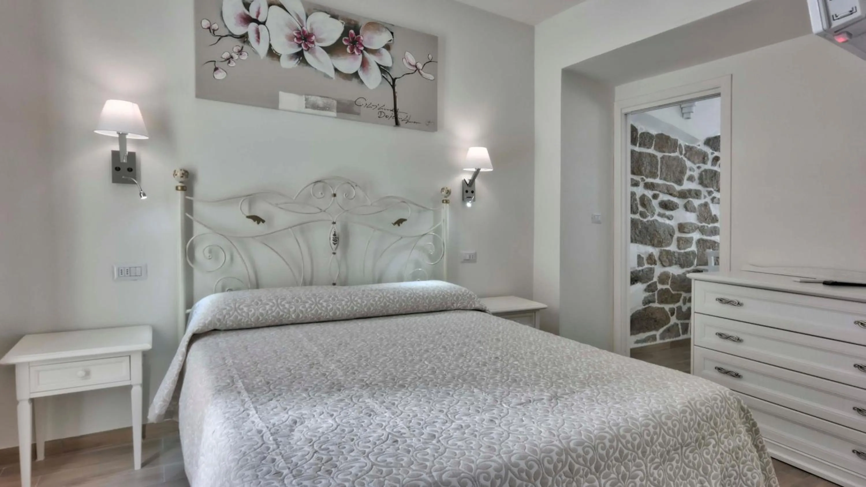 Bedroom, Bed in Smart Suite & Apartments