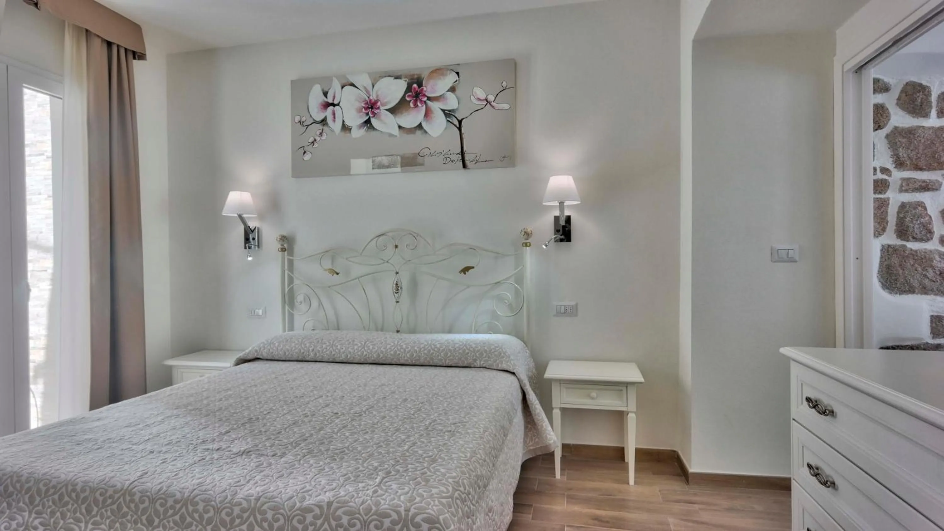 Bedroom, Bed in Smart Suite & Apartments