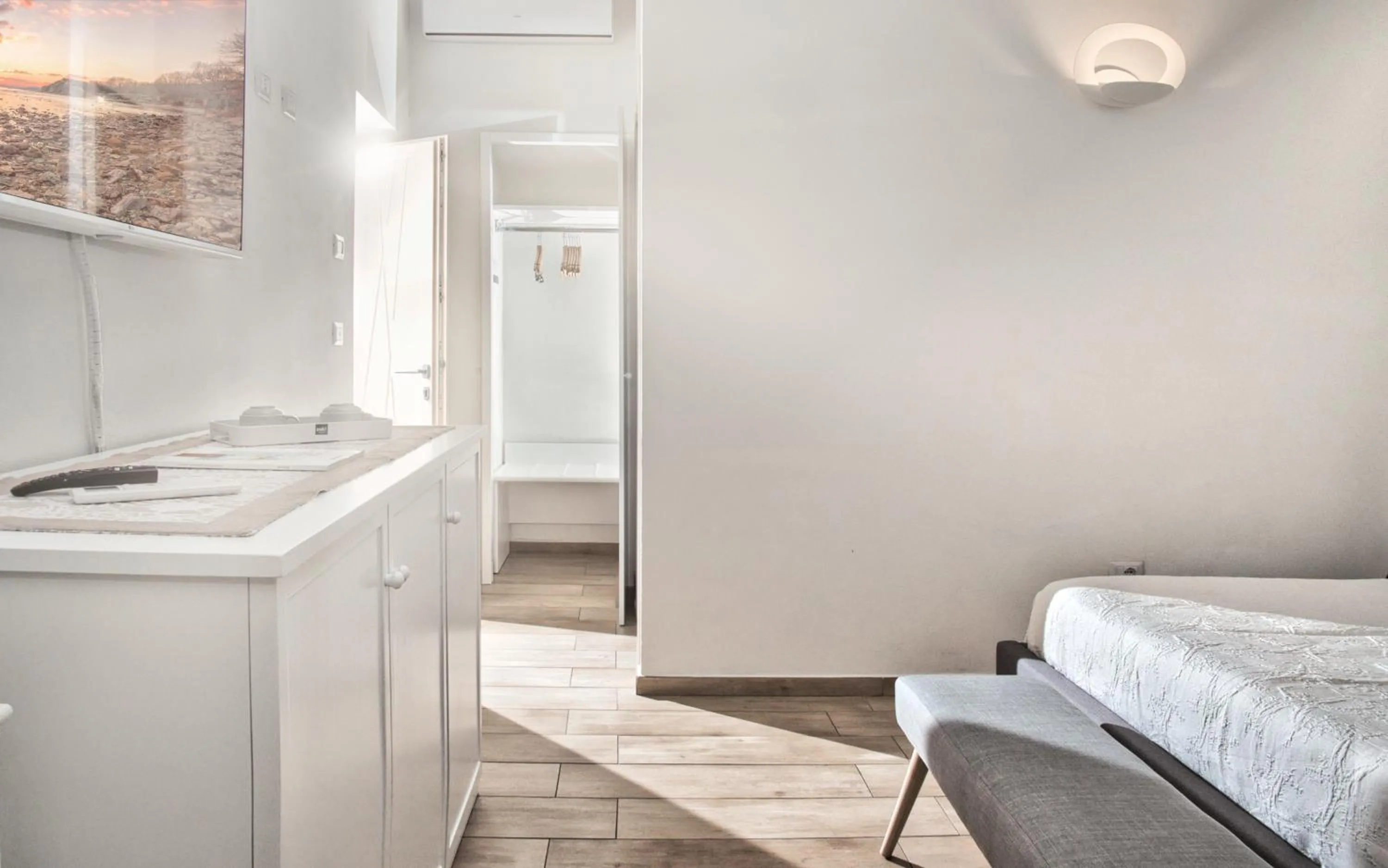 TV and multimedia, Bed in Smart Suite & Apartments