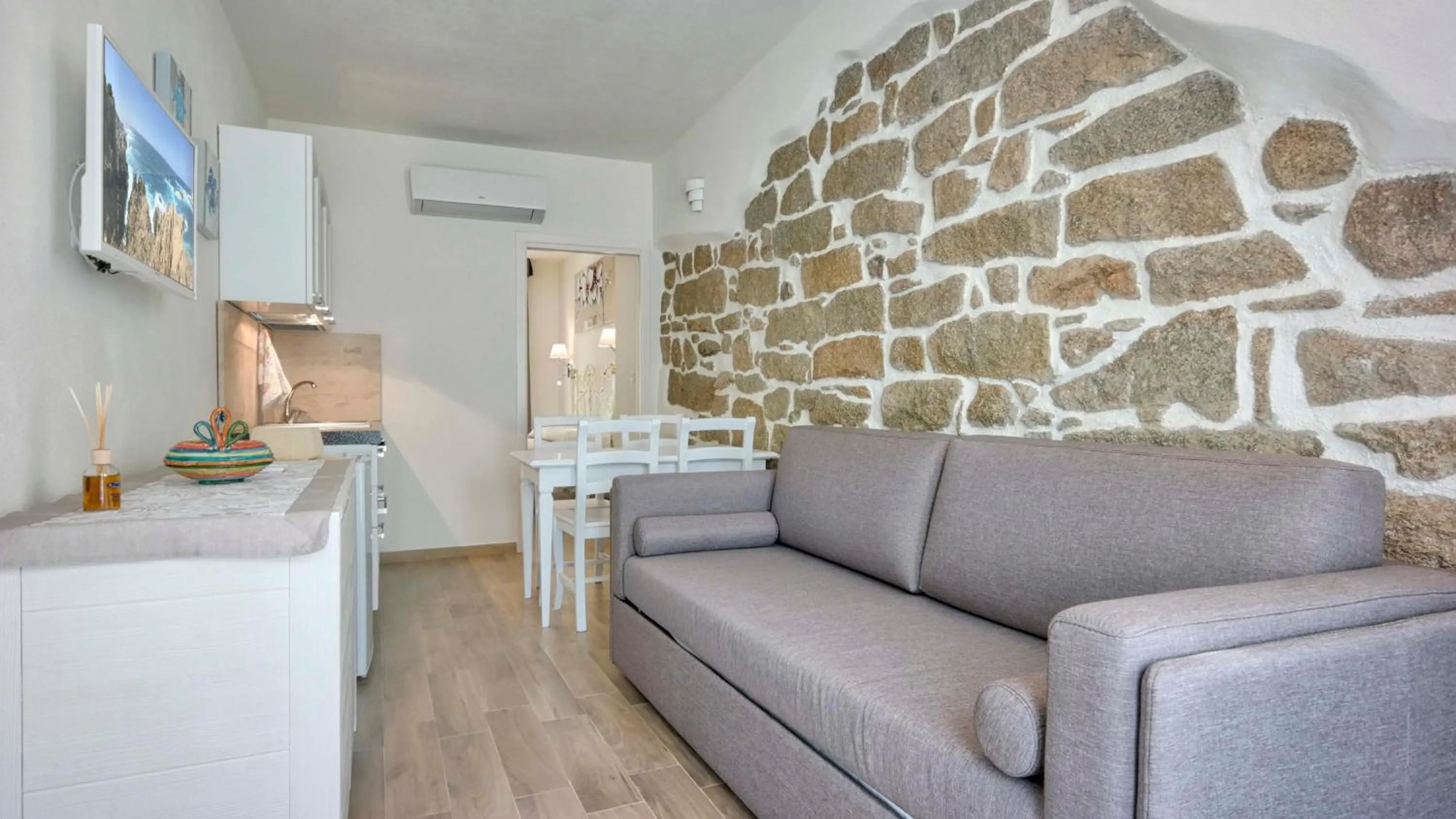 Dining area in Smart Suite & Apartments