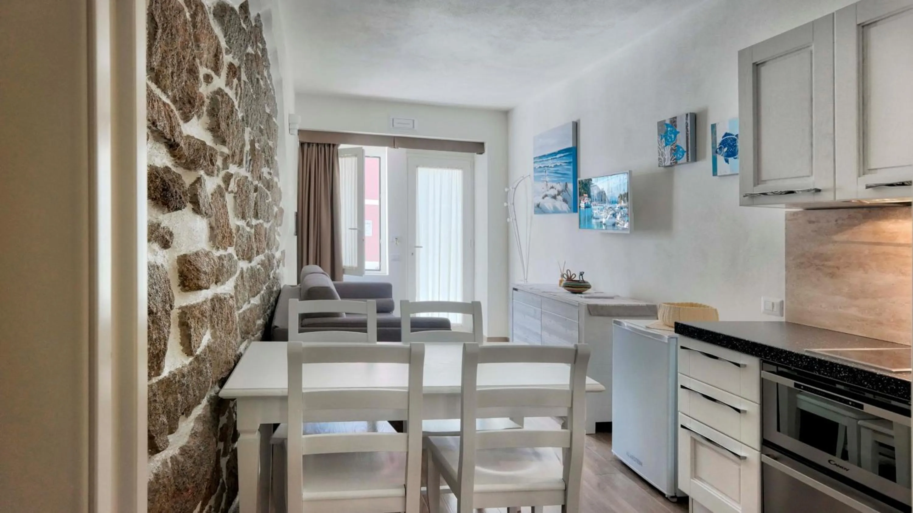 Dining area in Smart Suite & Apartments